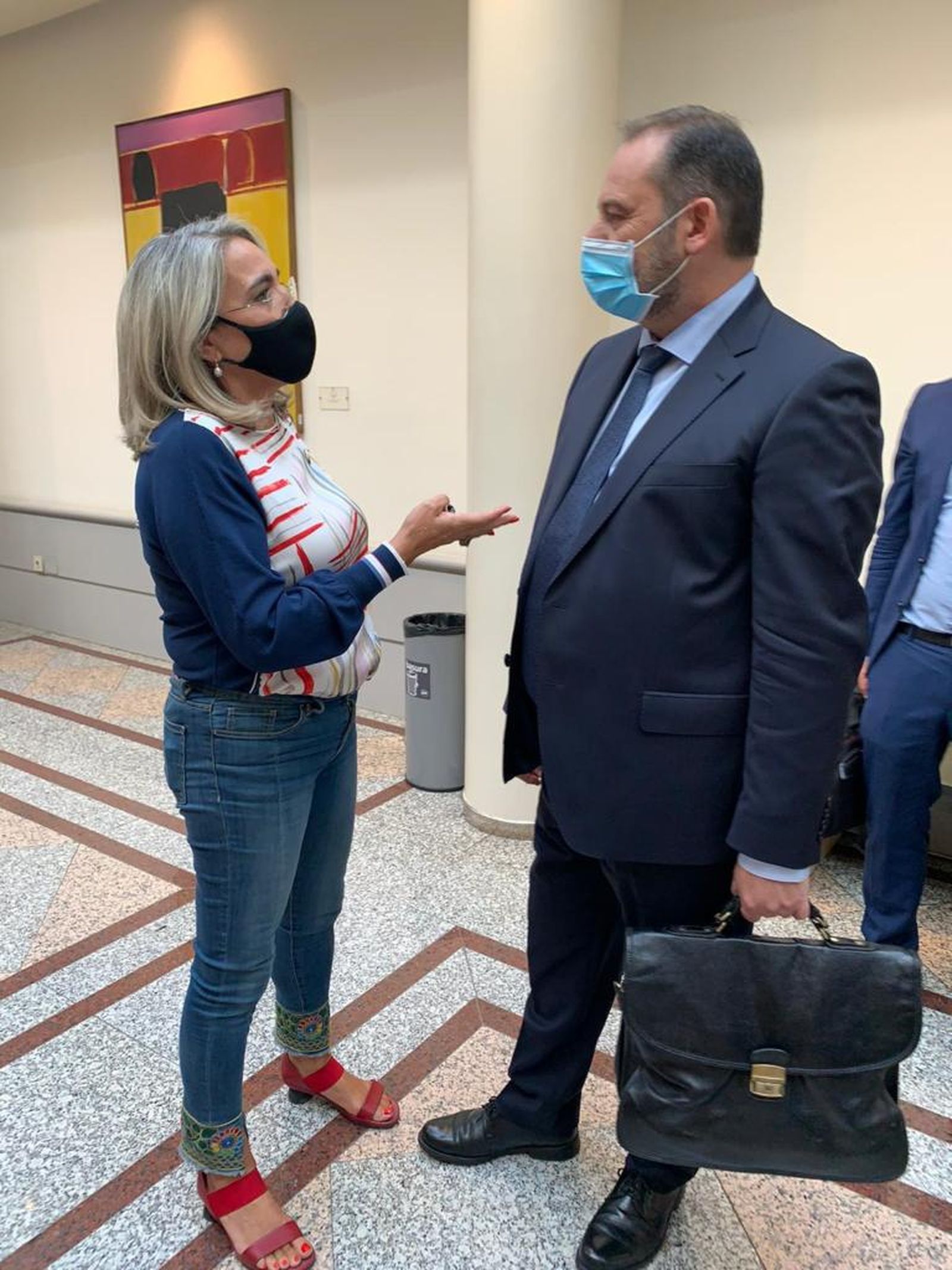 Josefa González Bayo con el Ministro, José Luis Ábalos.