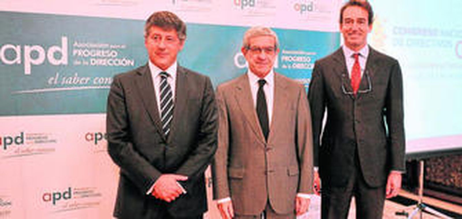 Enrique Sánchez de León, director general de APD; Braulio Medel, presidente de APD Zona Sur; y Felipe Medina, director de APD Zona Sur.