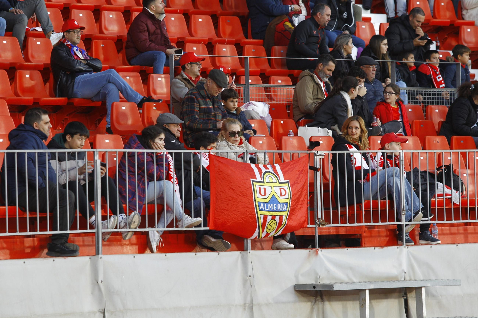 Búscate en las fotos del partido U.D. Almería-Real Oviedo