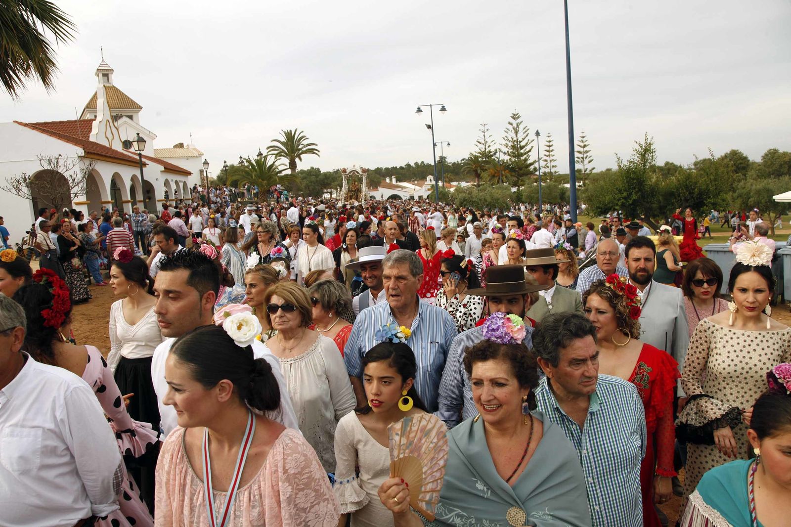 Las imágenes de la procesión de la Virgen de la Bella por el recinto romero de El Terrón