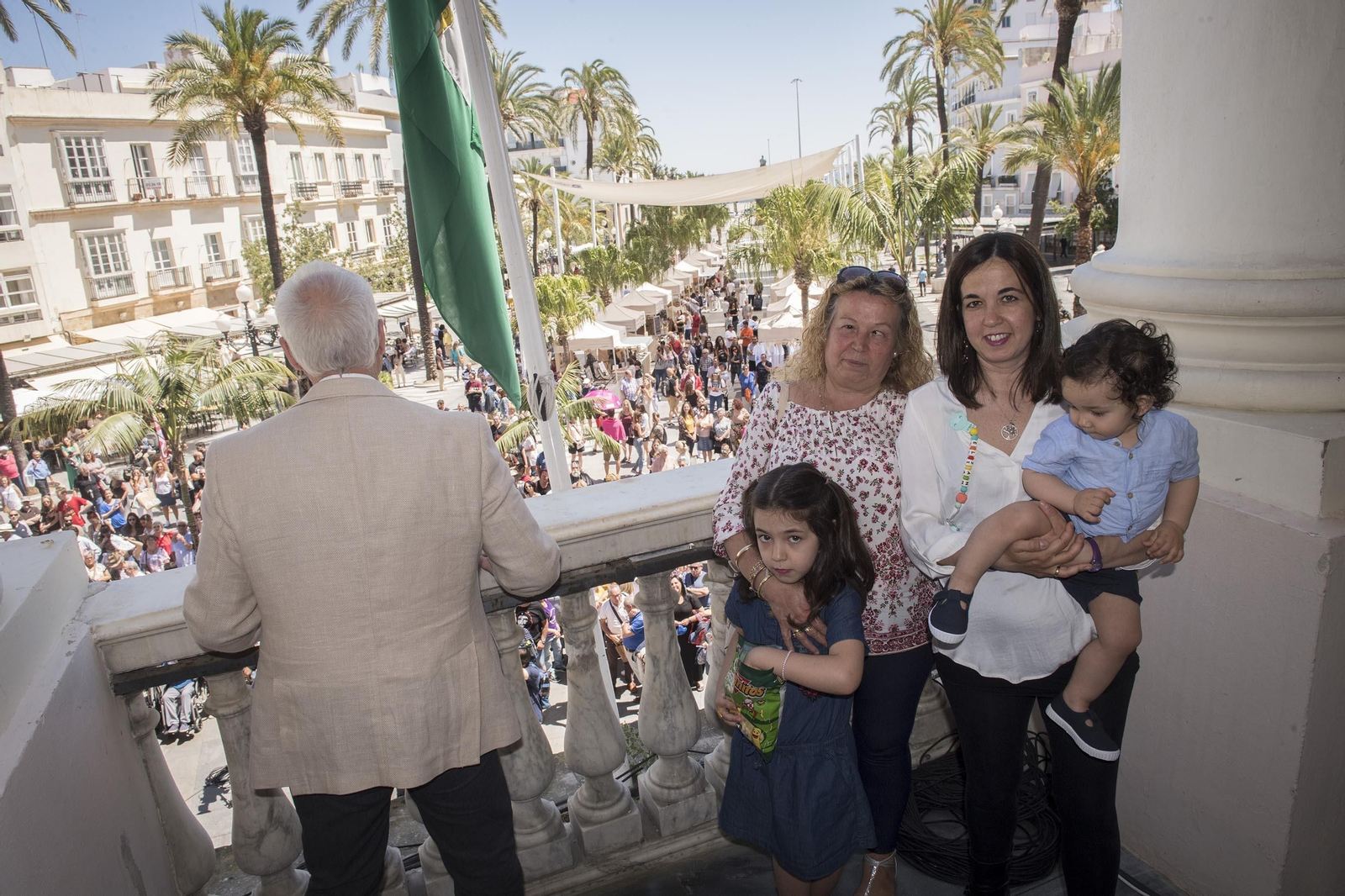 Imágenes de la investidura de José María González Kichi