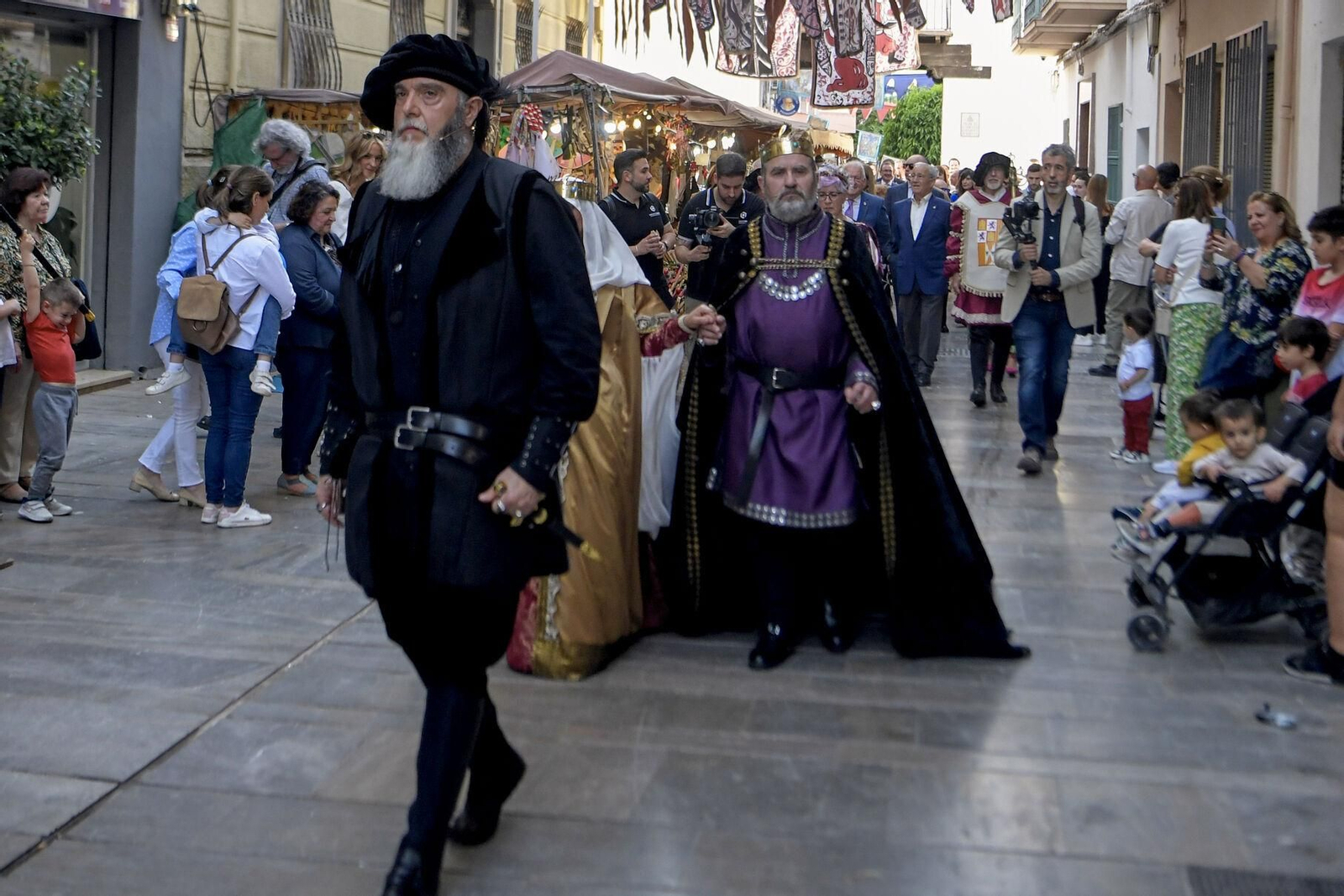 Fotos: Cristóbal Colón y los Reyes Católicos inauguran las Capitulaciones de Santa Fe