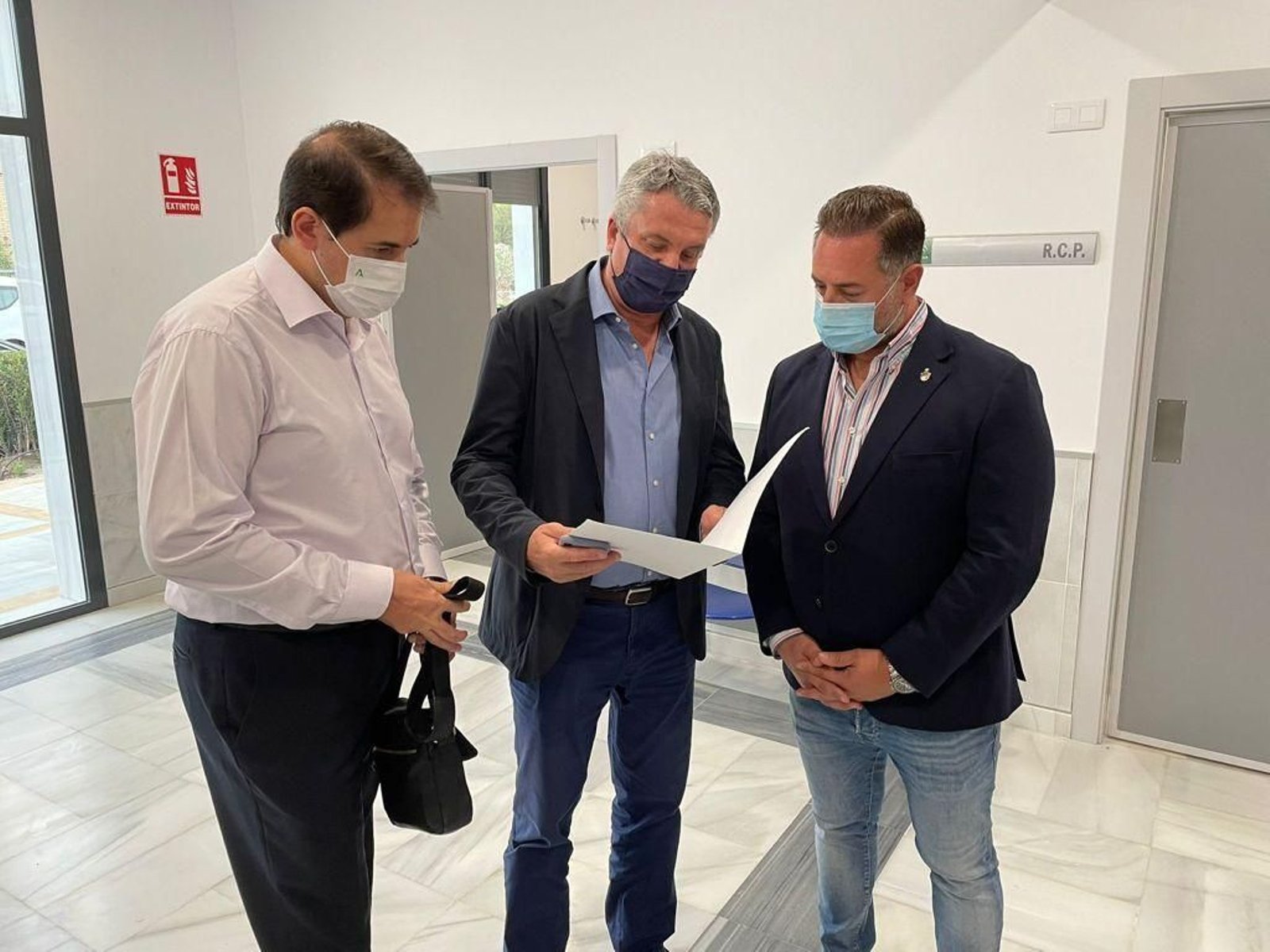Martínez, Belmnote y Medina visitando ayer las nuevas instalaciones.