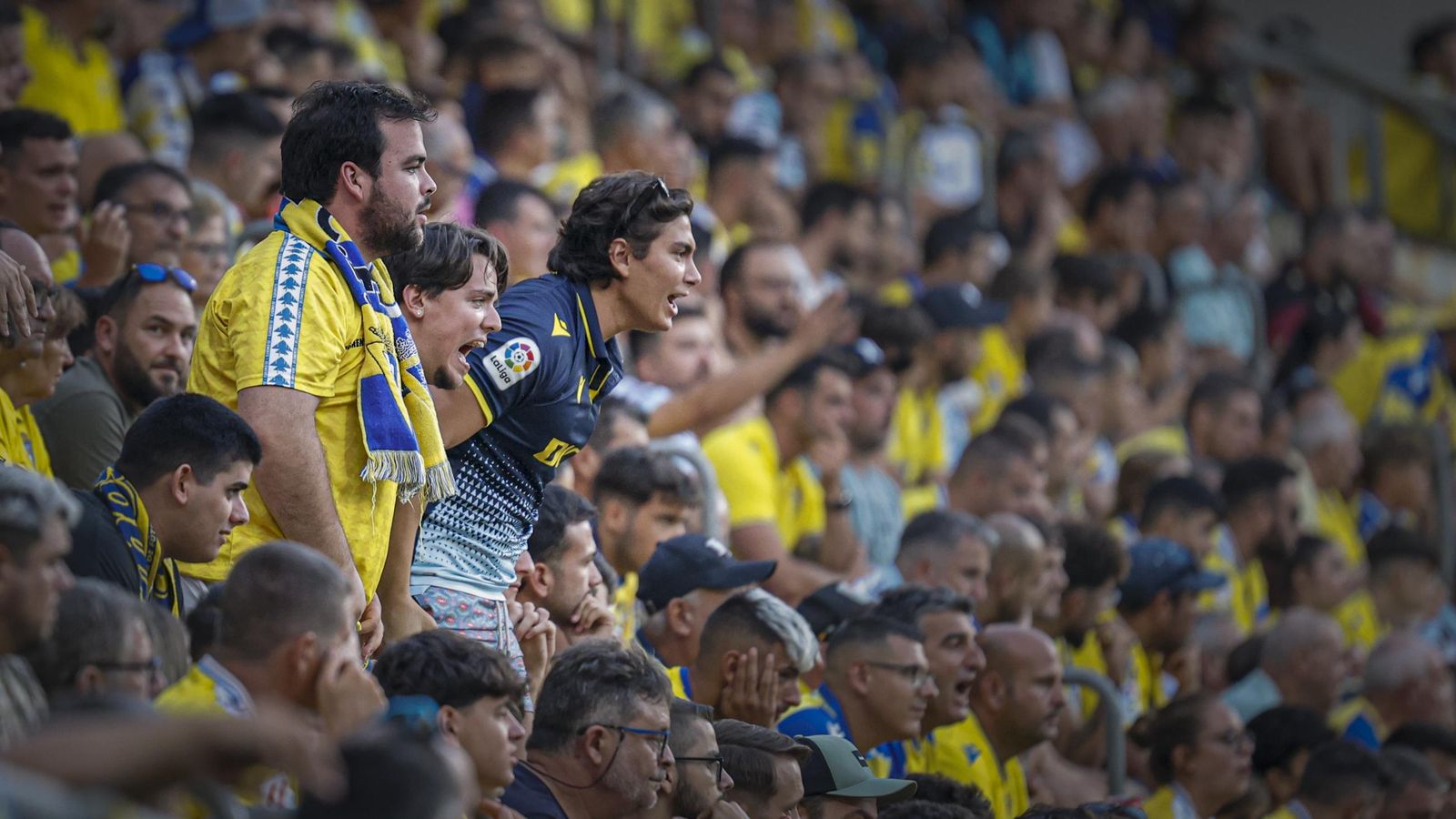 Búscate entre las fotos del partido de fútbol Cádiz CF - CD Tenerife de la Liga Hypermotion