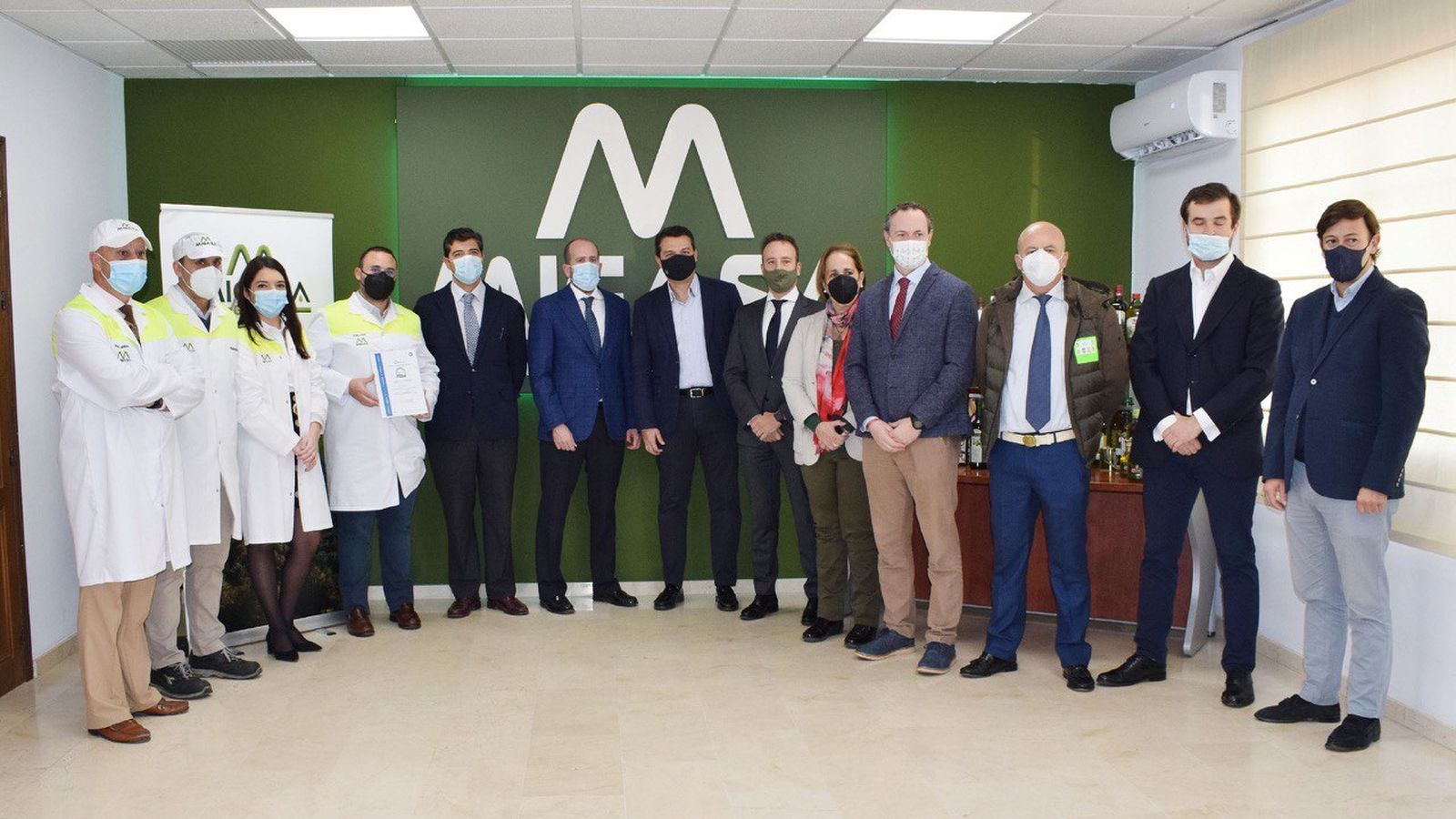 Visita de Bellido y otras autoridades de la planta de Migasa.