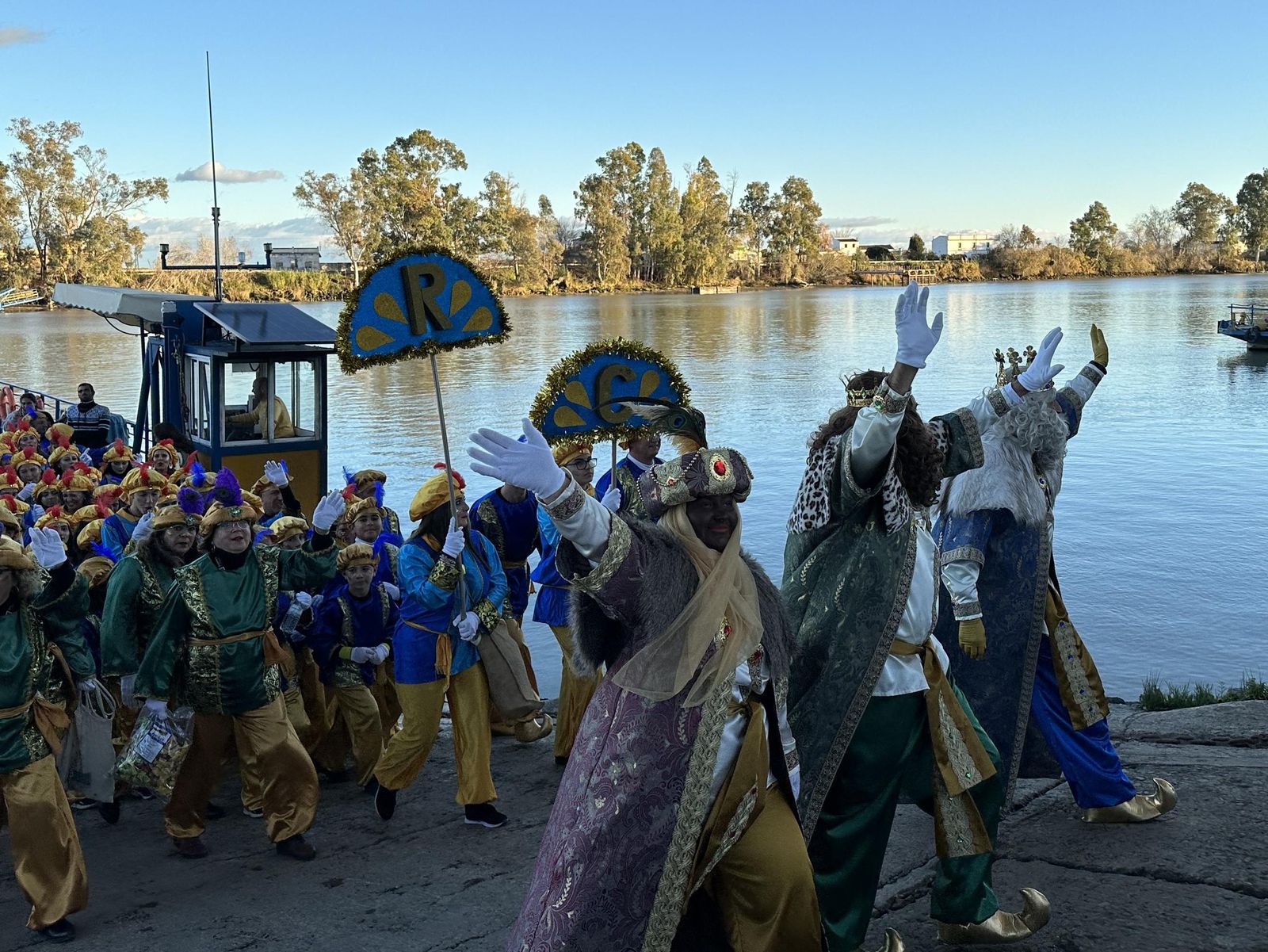 Los Reyes Magos en la llegada a Coria del Río