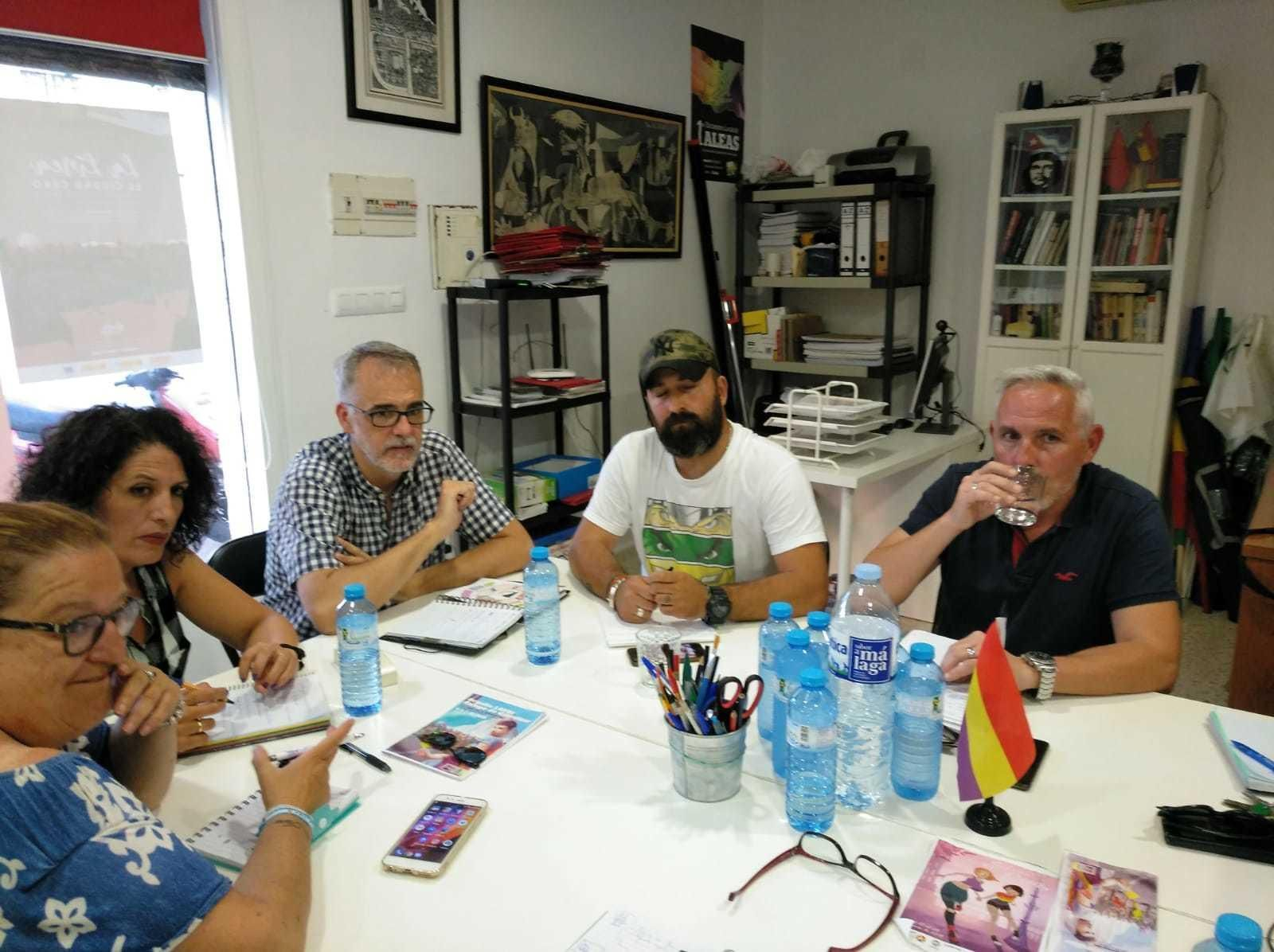 Miembros de IU y Podemos La Línea