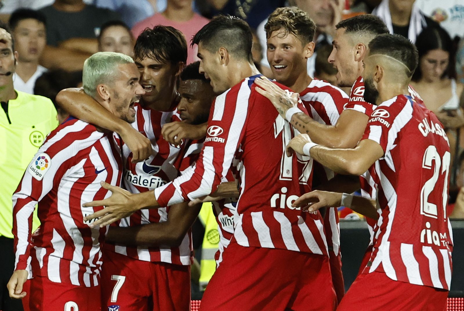 Los jugadores del Atlético celebran el tanto de Griezmann