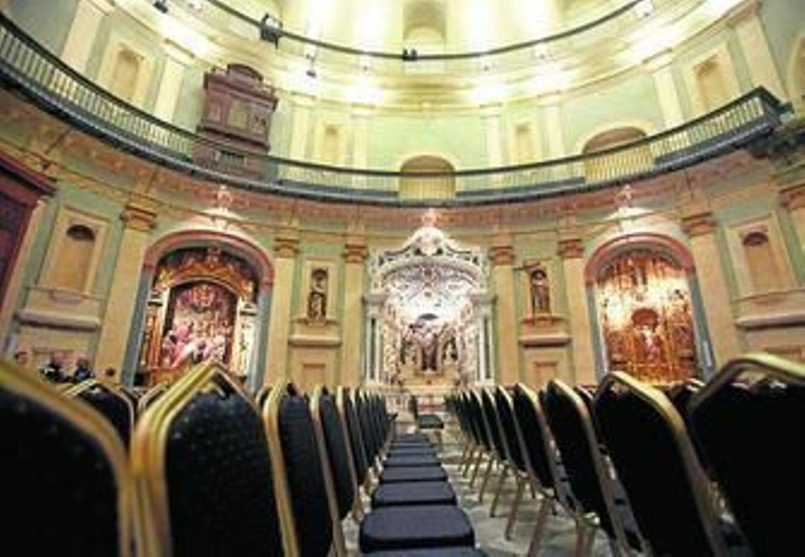 l El Oratorio de San Felipe Neri ha sido restaurado recientemente y ofrece un interior muy rico y cuidado.