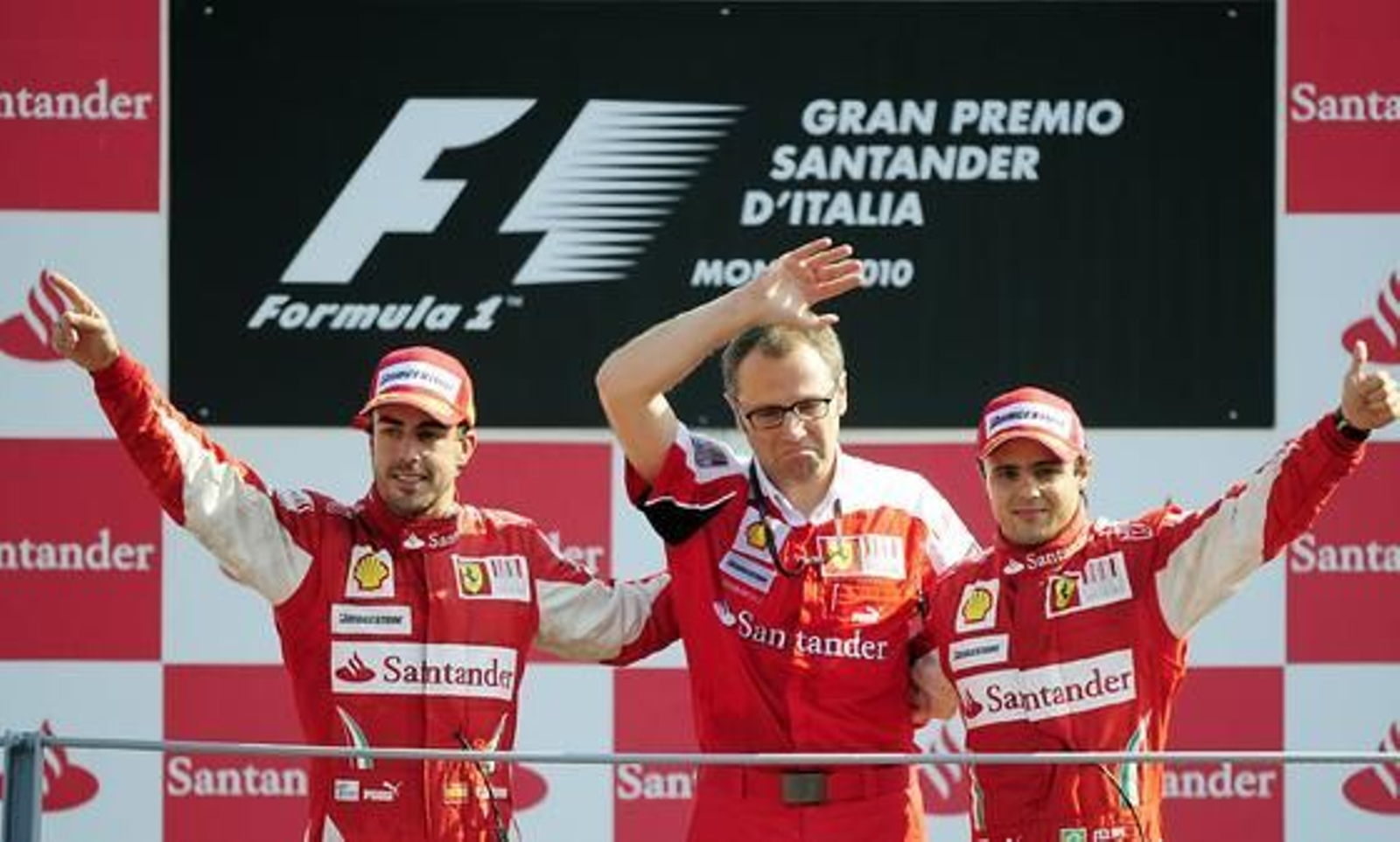 Fernando Alonso refuerza su candidatura al Mundial tras ganar en Monza. / AFP