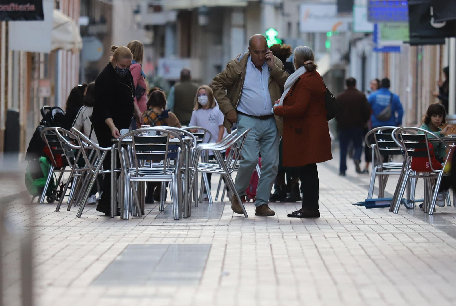 Imágenes del cierre de comercios bares y terrazas a causa de las nuevas restricciones por la Covid en Huelva