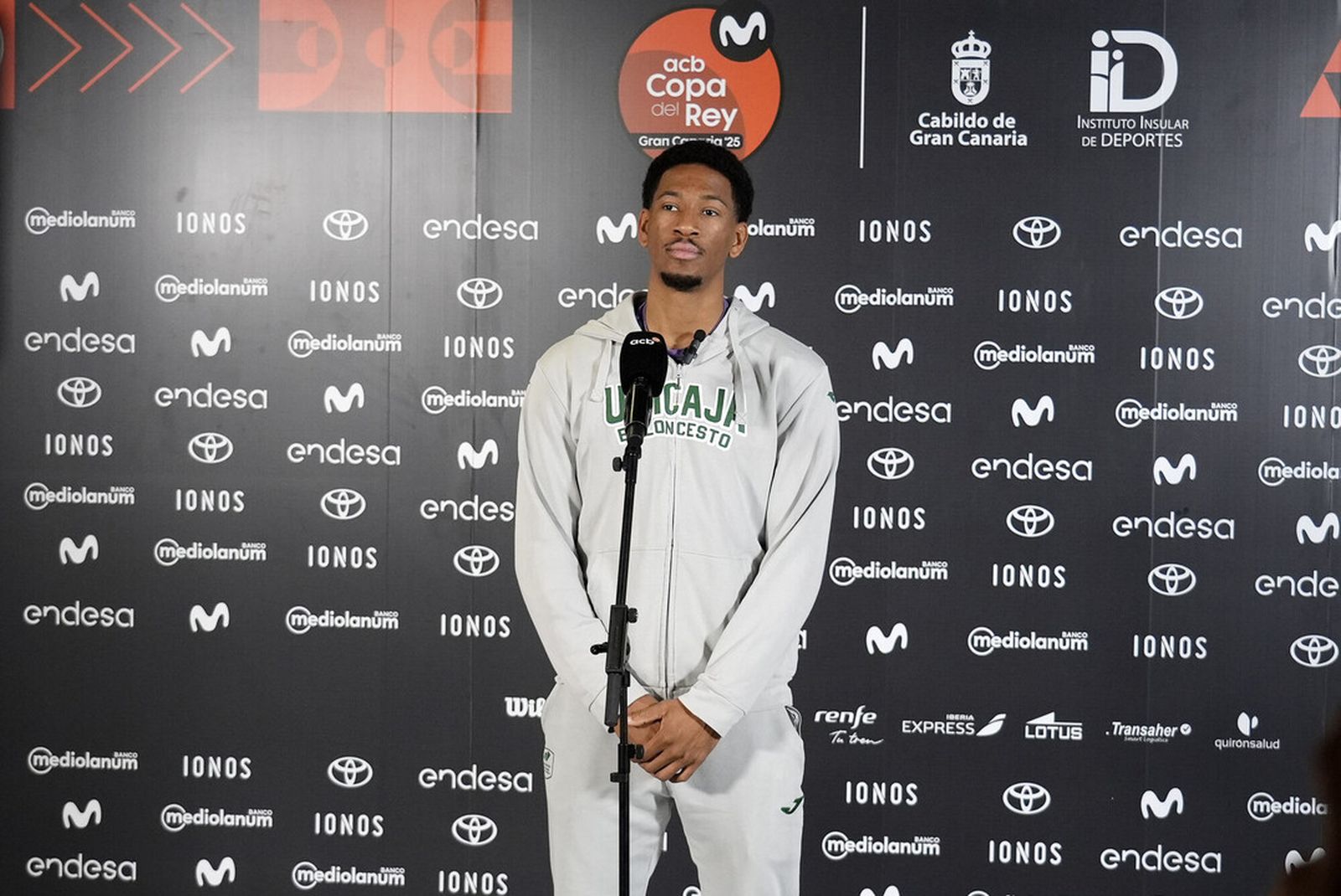 El Unicaja prueba el Gran Canaria Arena