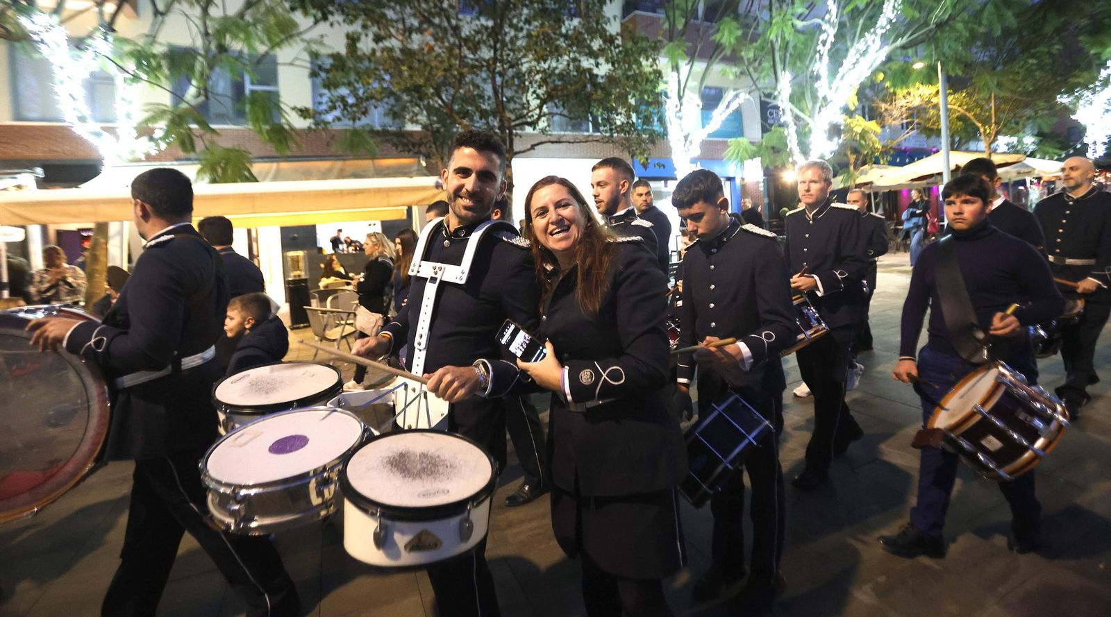 Fotos del heraldo de los Reyes Magos y su corte de beduinos en Algeciras