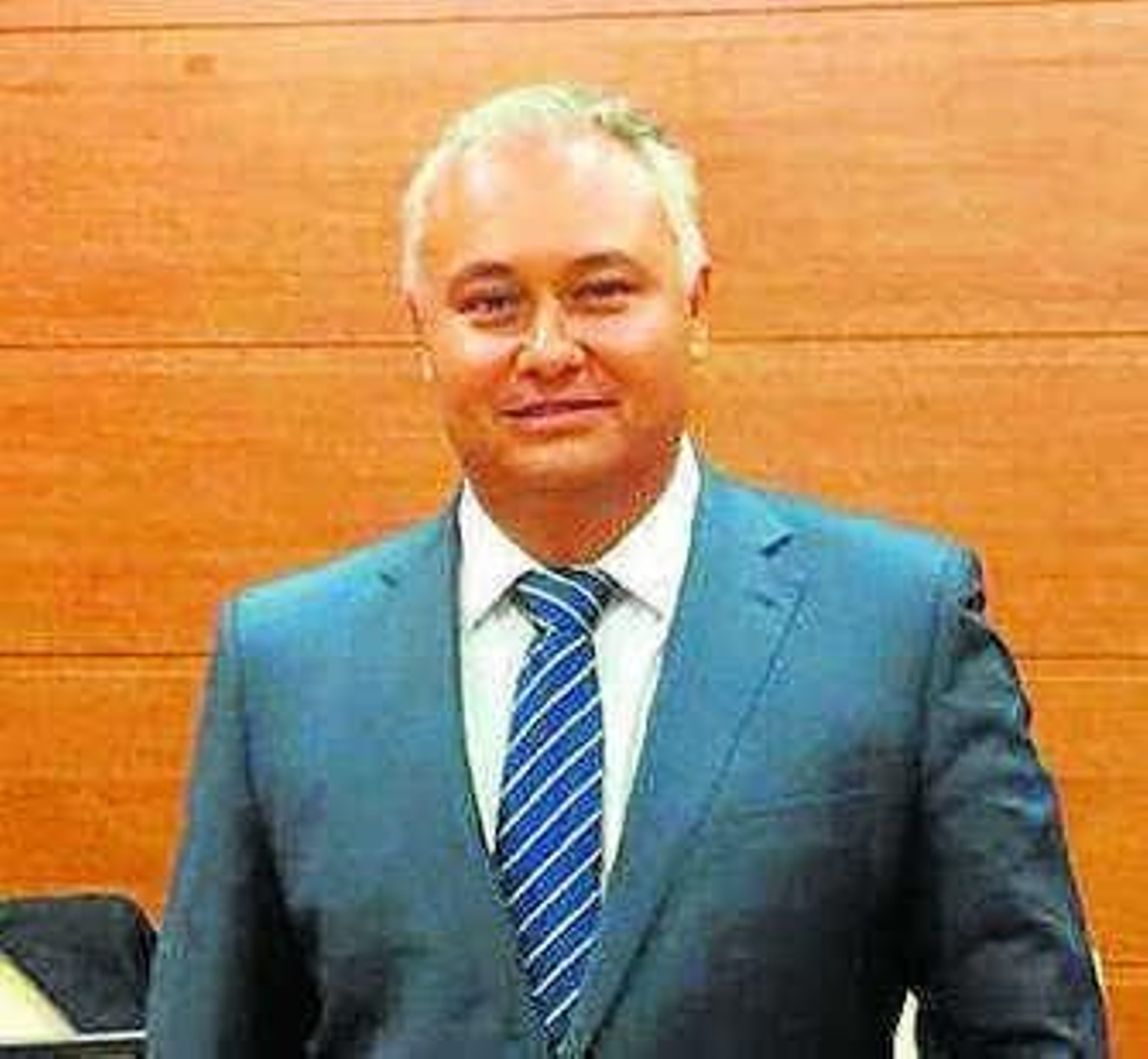 Domingo Villero, en su despacho profesional. Domingo Villero, en su despacho profesional.