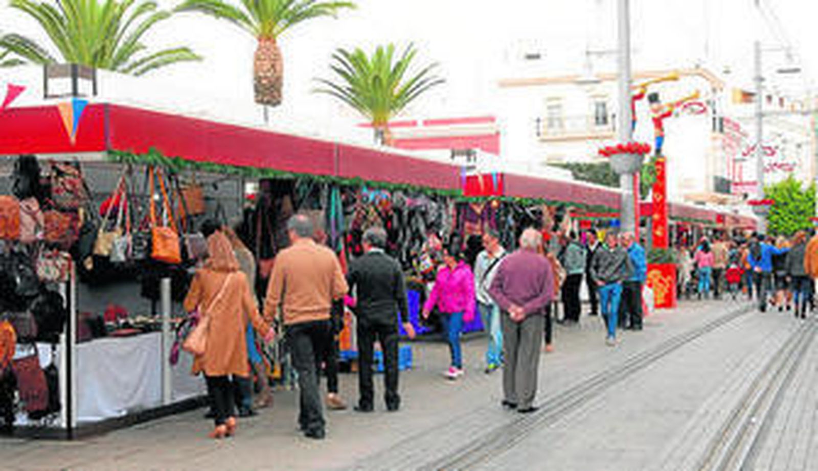 El mercadillo navideño de la Alameda, ayer.