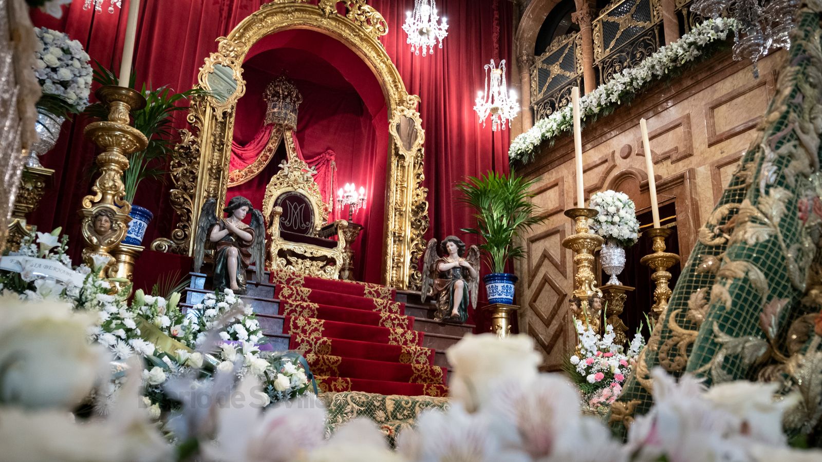 La veneración a la Virgen de la Esperanza Macarena, en imágenes