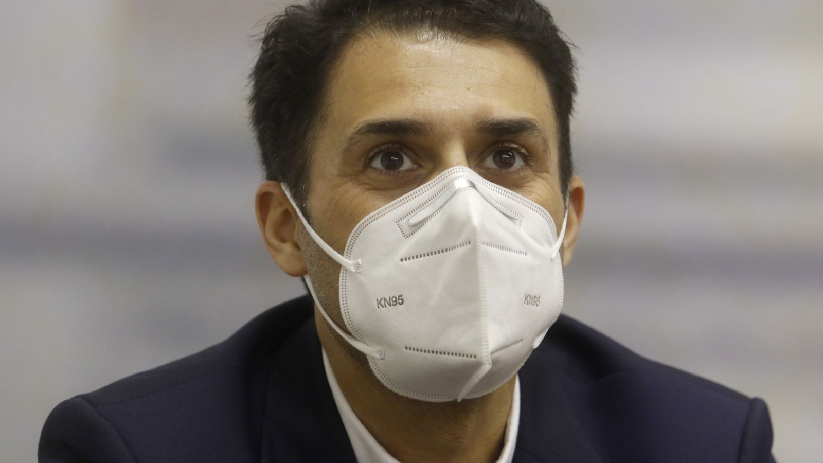 Primer plano del director del palacio.