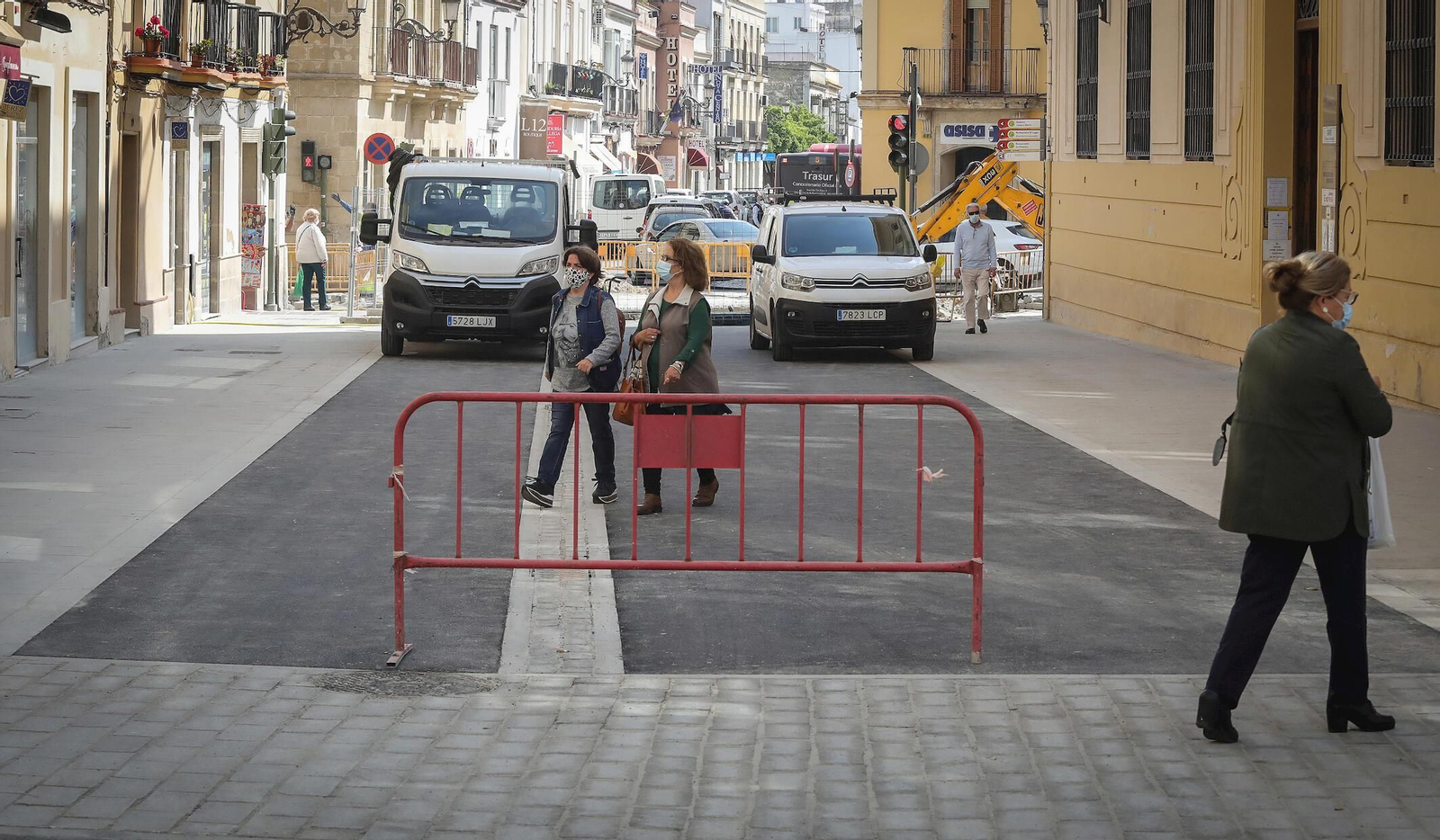 Calle Cerrón, única que todavía no está terminada y donde esta tarde se estaba acabando el tramo final, la confluencia con Honda, Arcos y Medina.