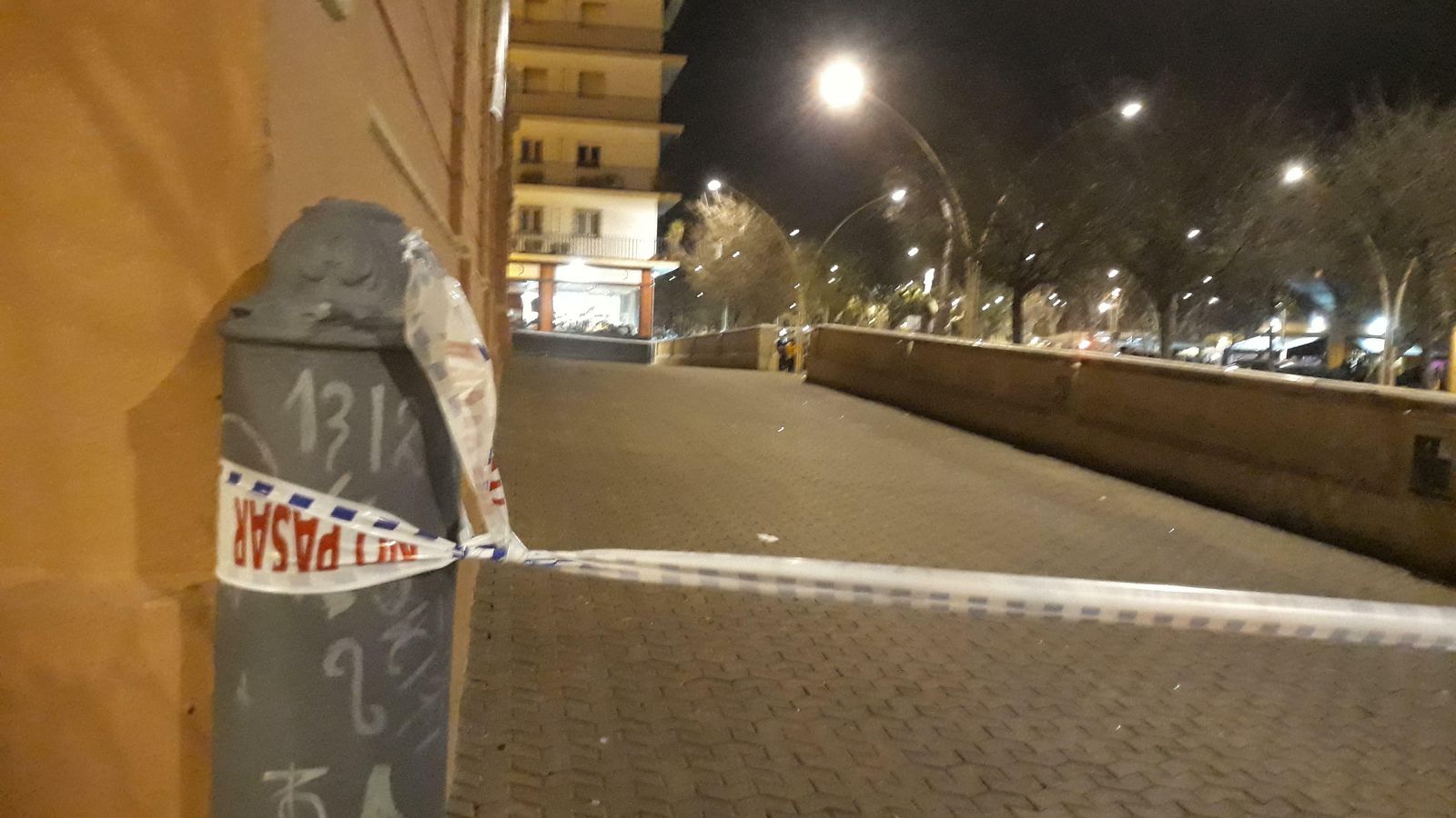 La Policía Local cerró este viernes el paso a la rampa de la Casa de las Sirenas, que se llena de jóvenes bebiendo cada fin de semana .