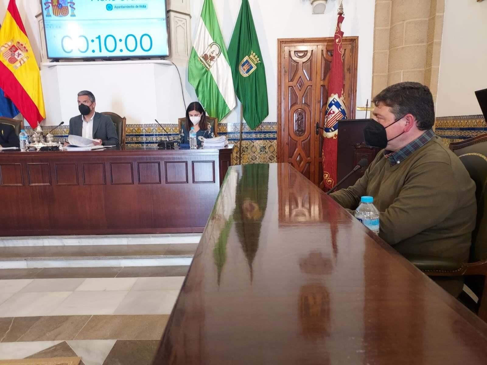 El alcalde y el concejal de Hacienda, en un momento del pleno municipal.