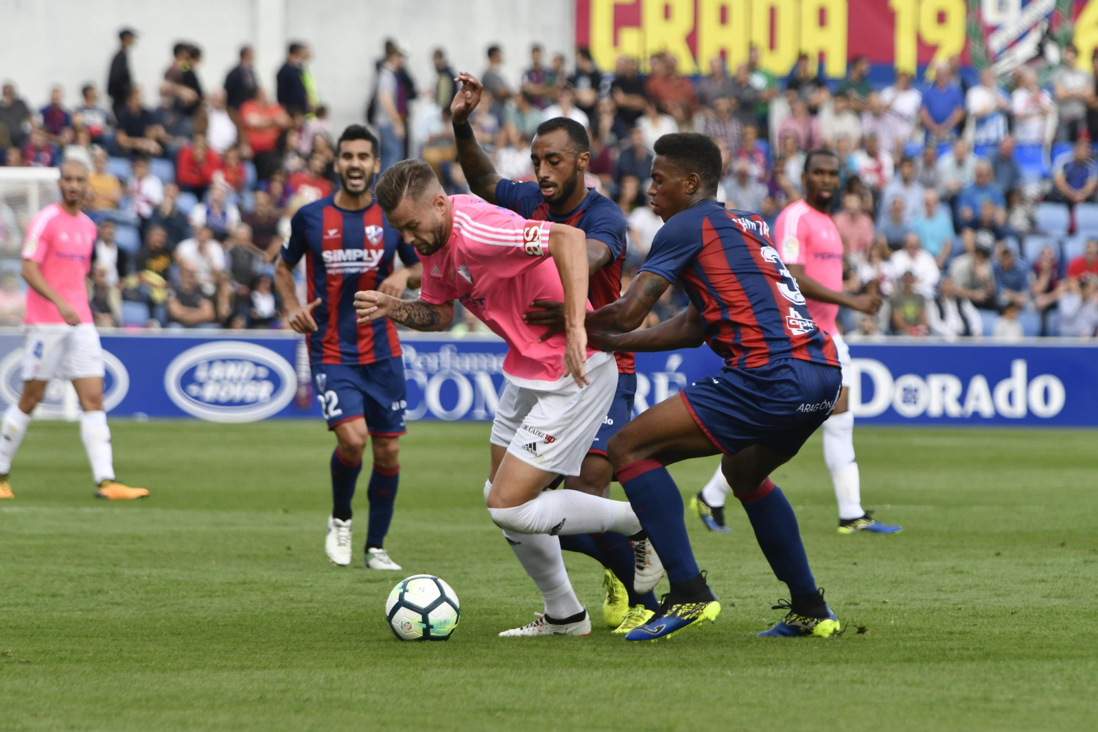 Las imágenes del Huesca-Cádiz