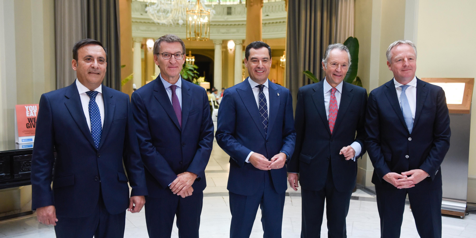 Los invitados al Foro Joly con Juanma Moreno en Madrid, en imágenes