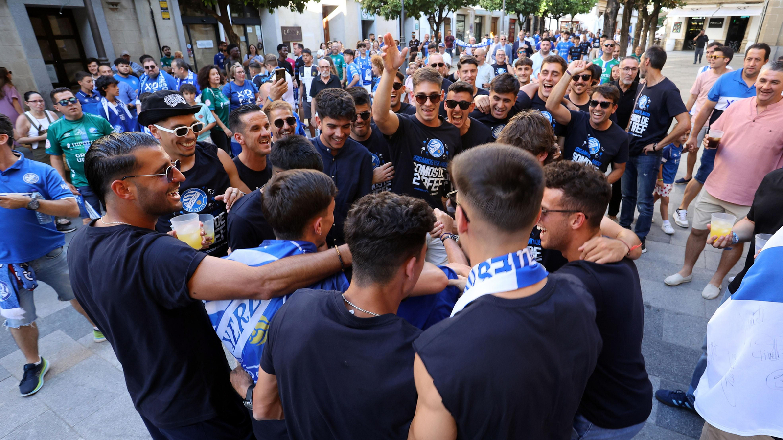 La visita del Xerez DFC al Ayuntamiento tras el ascenso