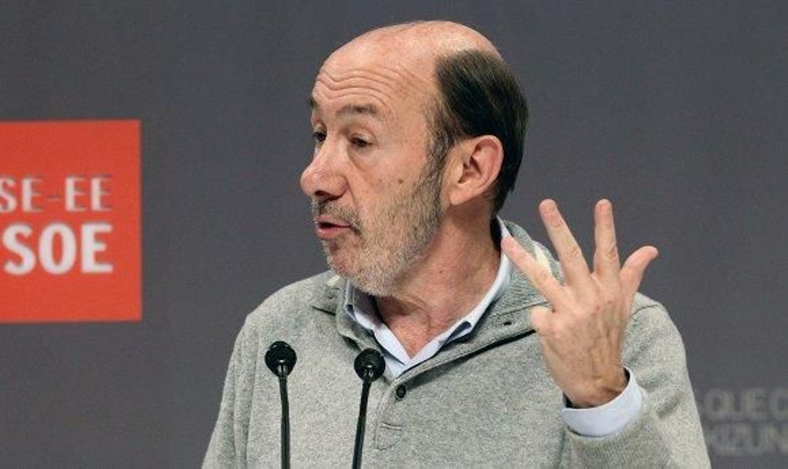 Rubalcaba propone que las empresas no puedan dar dinero a los partidos