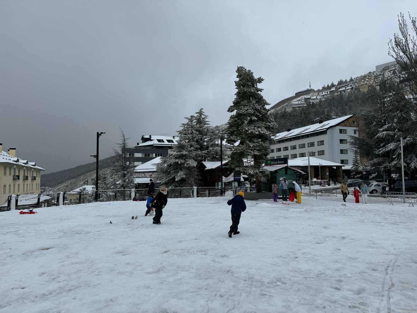 Fotos: la nieve que por fin deja blanca Sierra Nevada