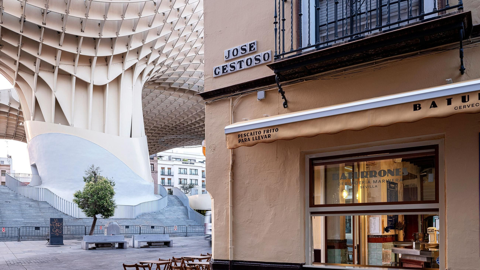 Baturrones en la calle José Gestoso.