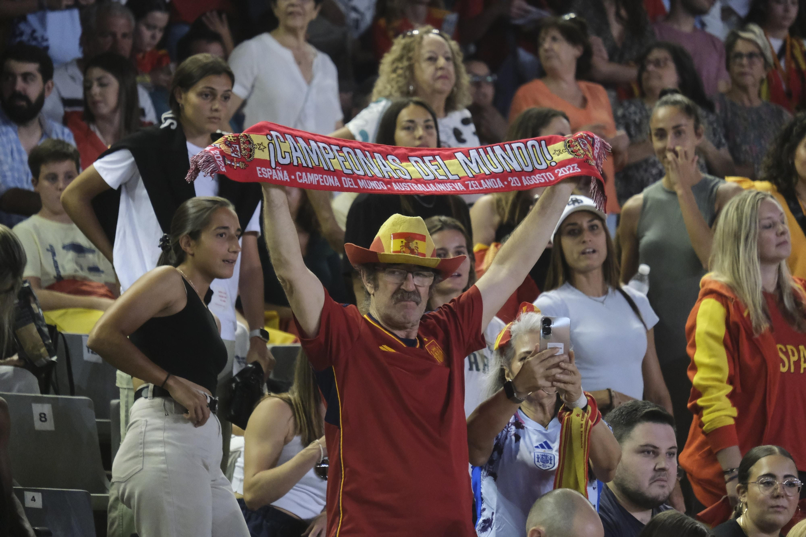 Las mejores fotos del ambiente en El Arcángel para el España - Suiza