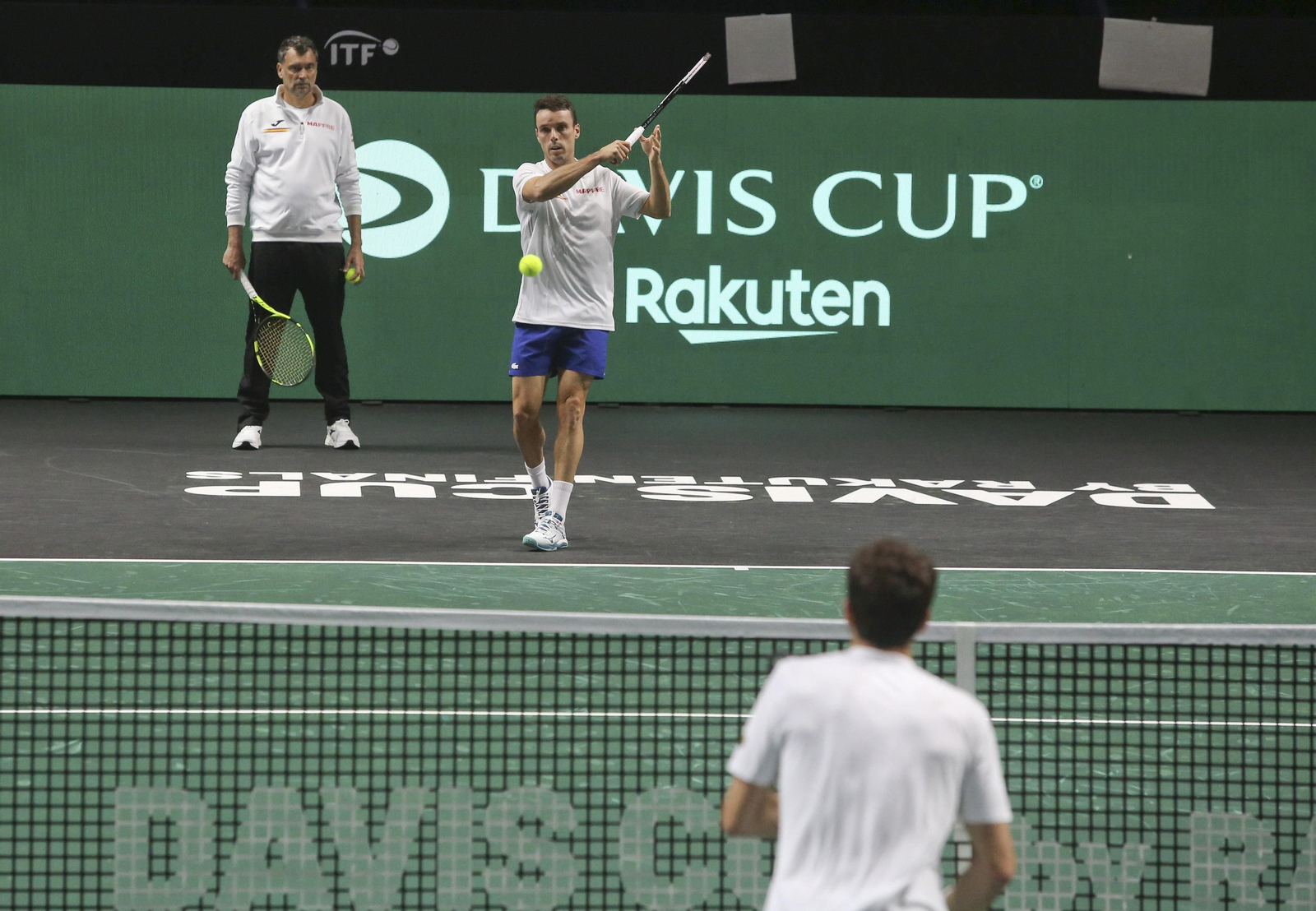 La metamorfosis del Carpena para la Copa Davis, con los jugadores sobre la pista ya