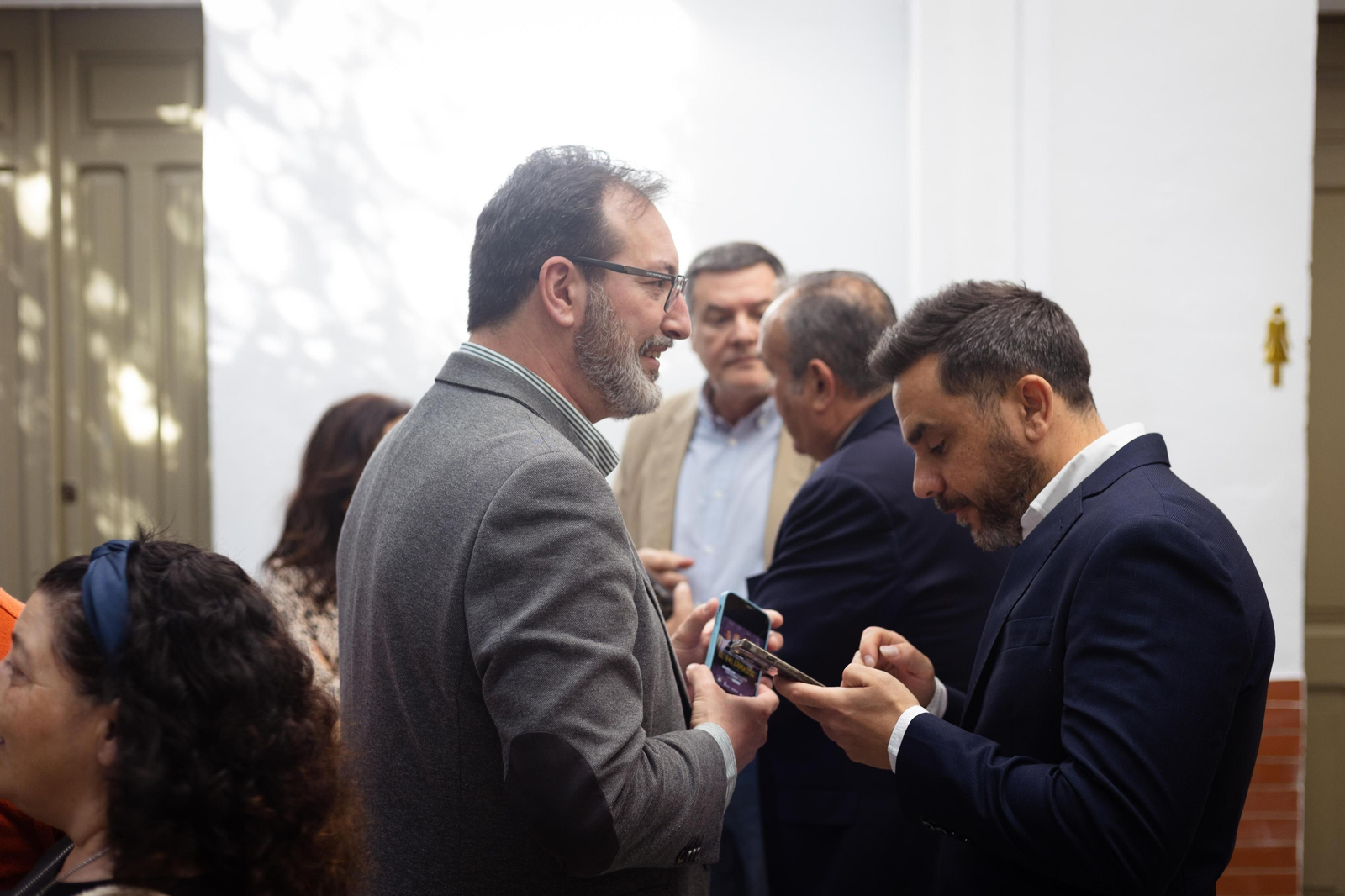 Imágenes de la presentación de la Guía de la Semana Santa de Huelva y su provincia 2023