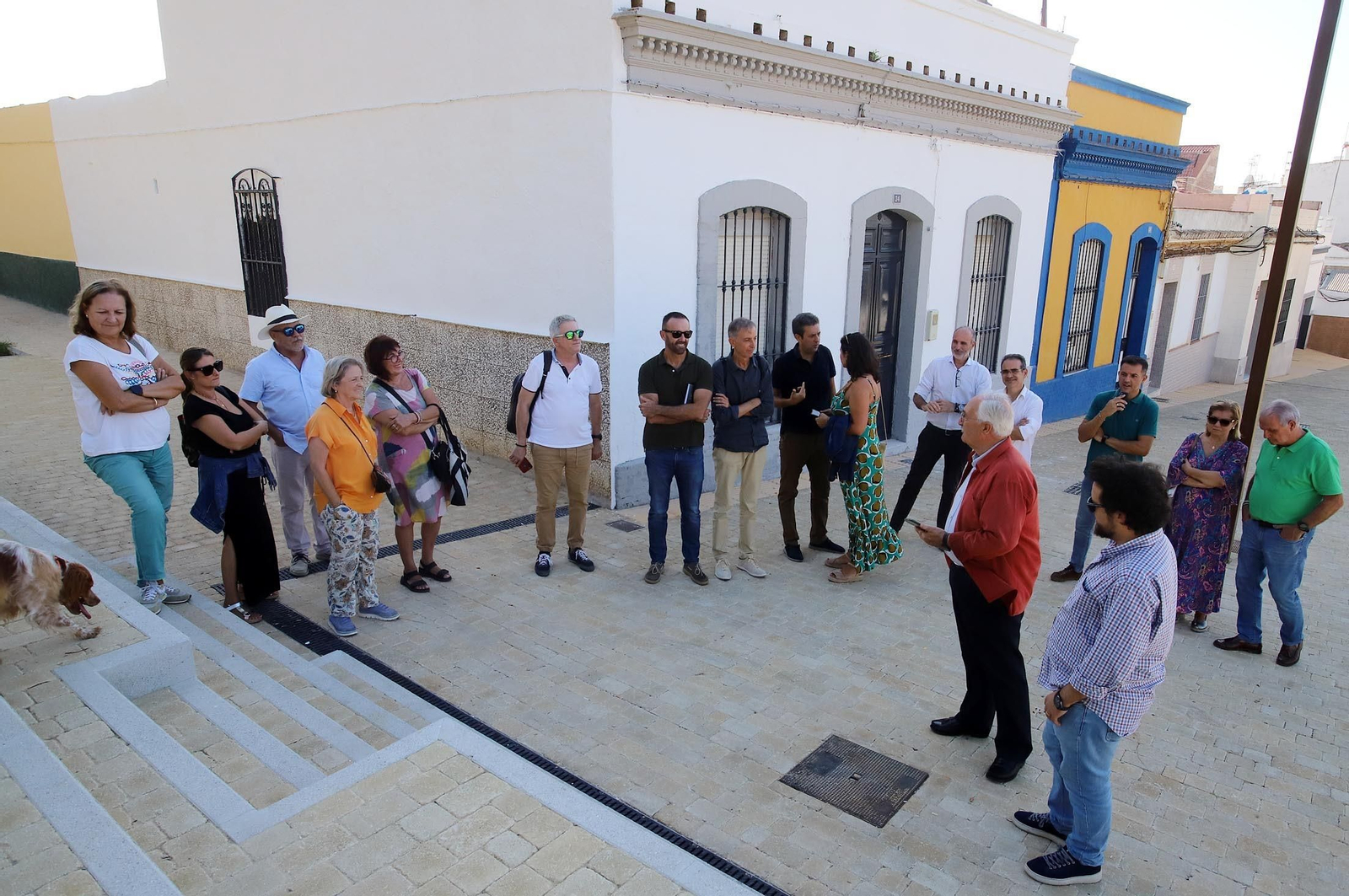 Imágenes de la visita guiada a la Fuente Vieja de Huelva por el arquitecto Francisco Javier López
