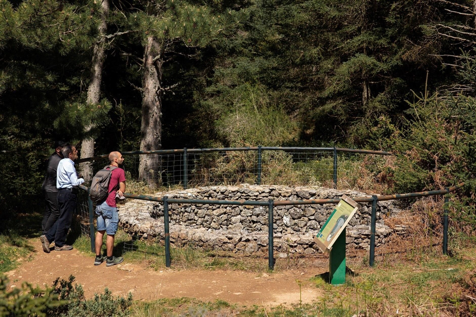 Unos visitantes, en el  recién declarado Parque  Nacional Sierra de  las  Nieves.