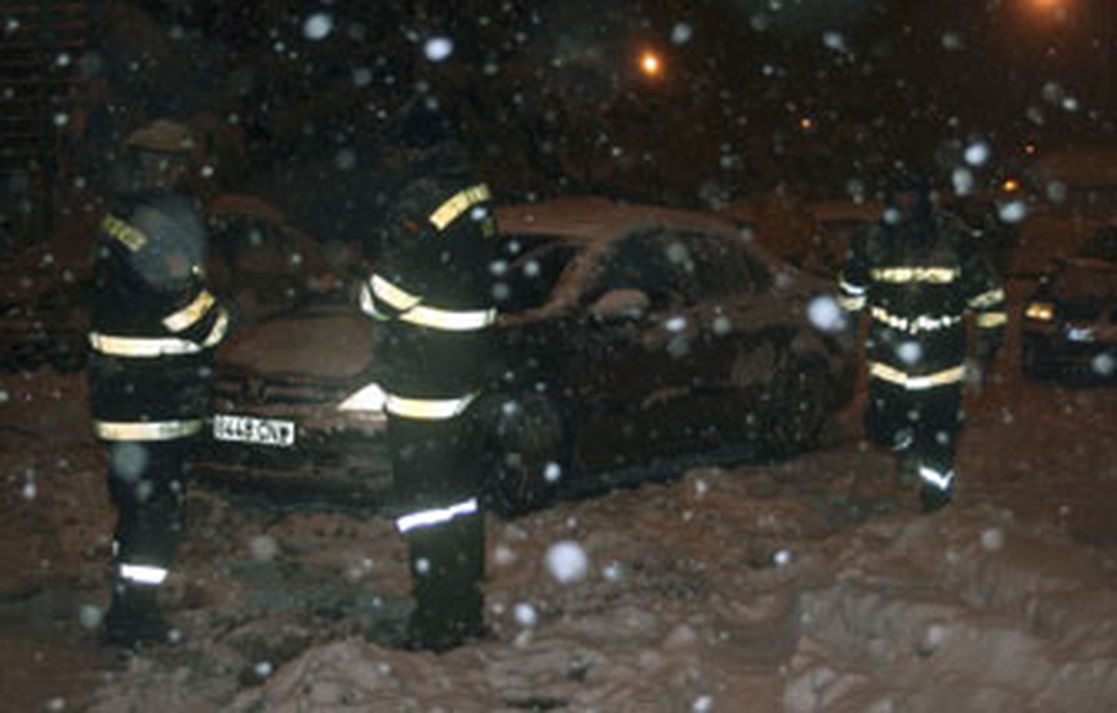 El Ejército rescata a centenares de vehículos atrapados por la nieve en la AP-66