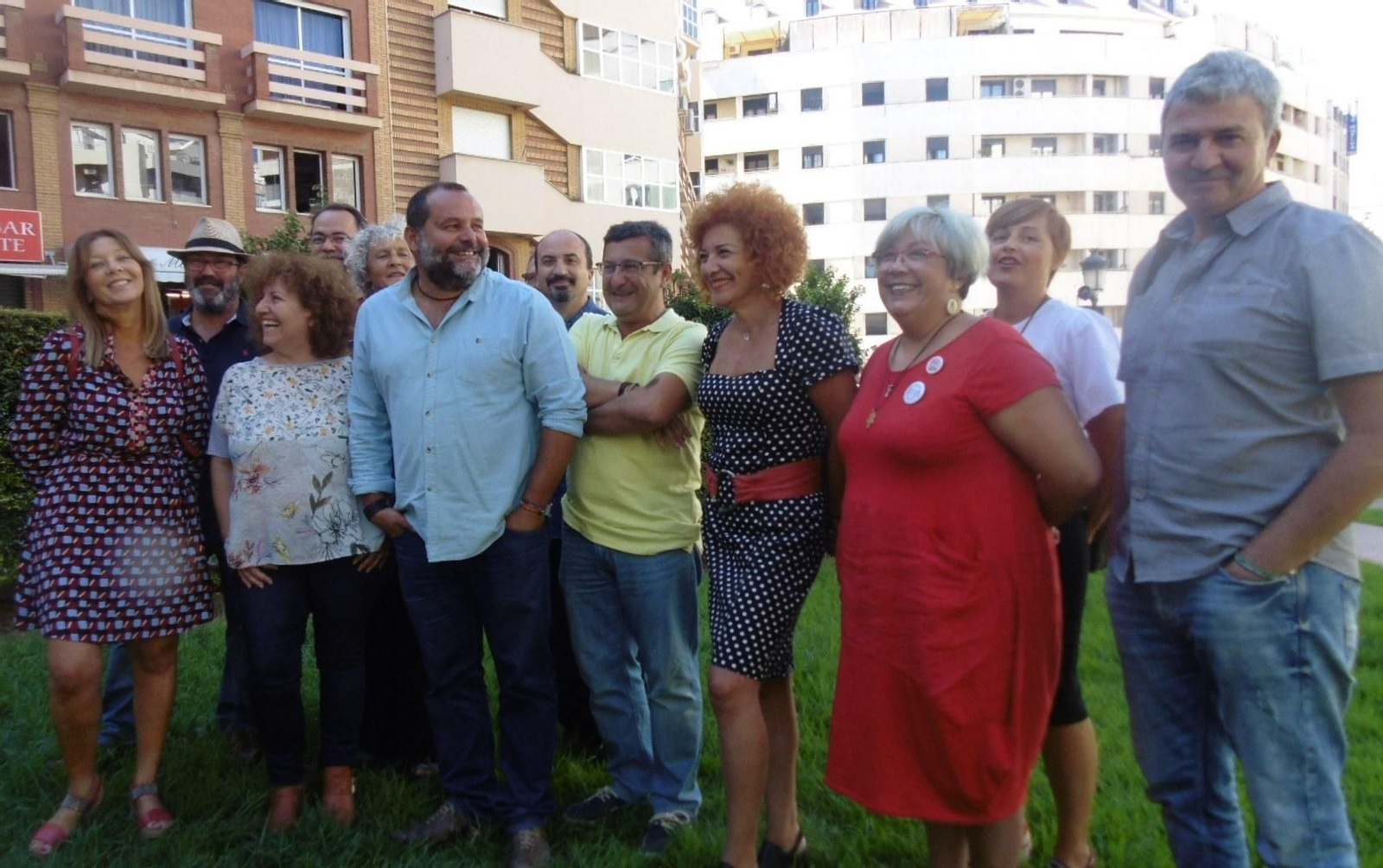 Rafael S. Rufo, tercero por la izquierda, junto a sus compañeros de IU.