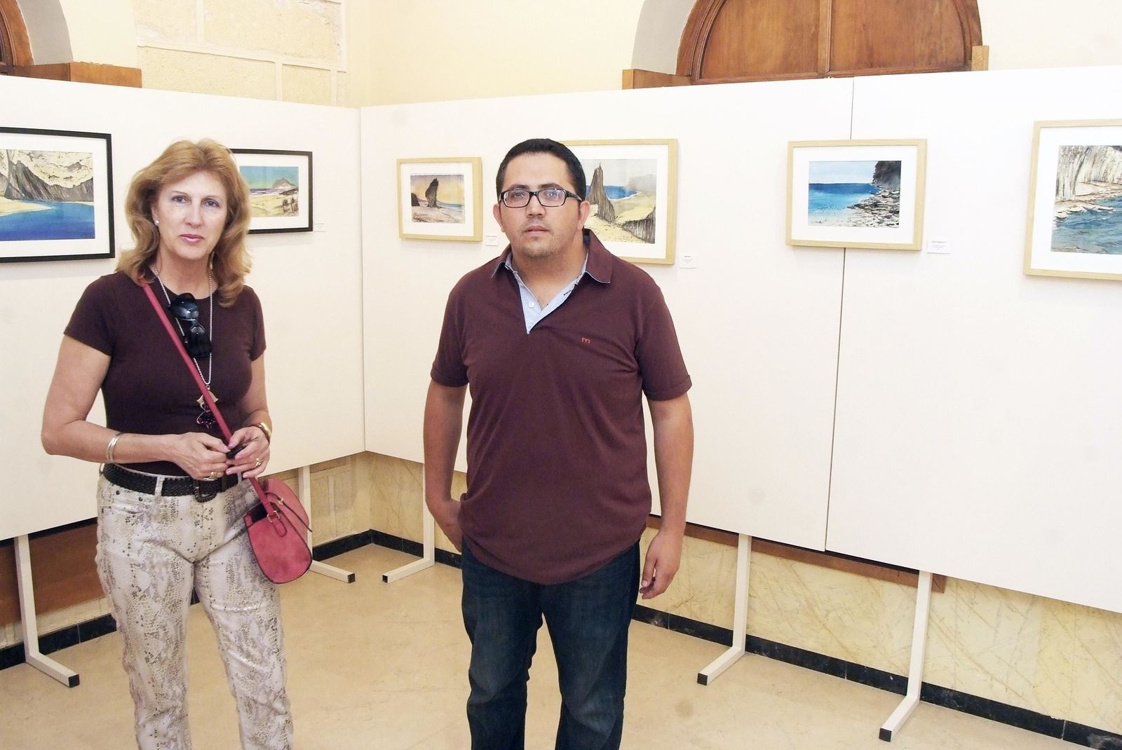 Maldonado durante la exposición de su muestra en Roquetas.