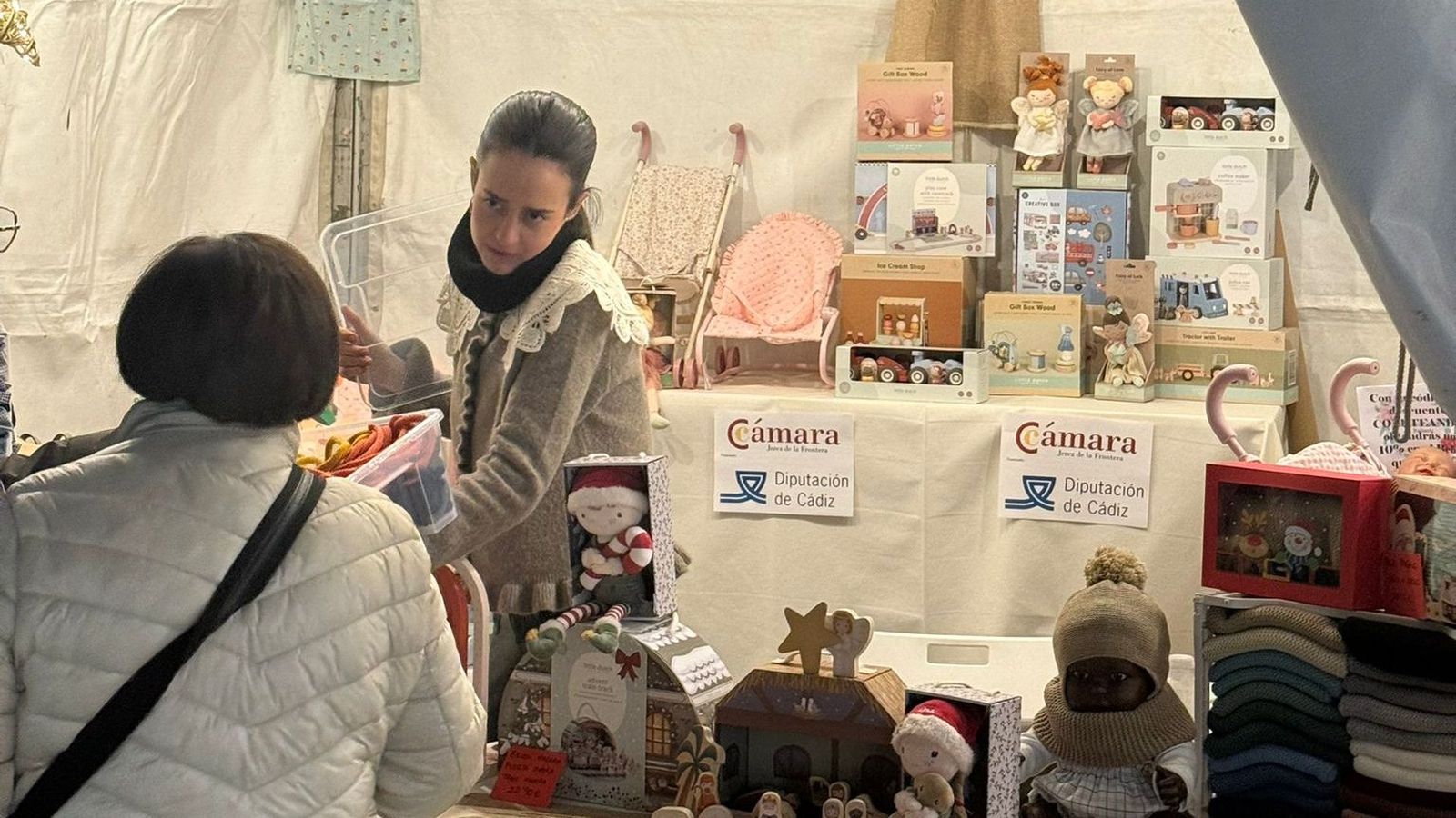 Stand de uno de los mercadillos navideños impulsados por la Cámara de Jerez y Diputación de Cádiz.