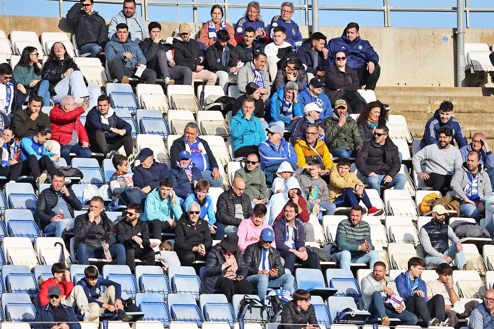 Búscate en las gradas del Nuevo Colombino en el Recreativo de Huelva-Atlético Sanluqueño