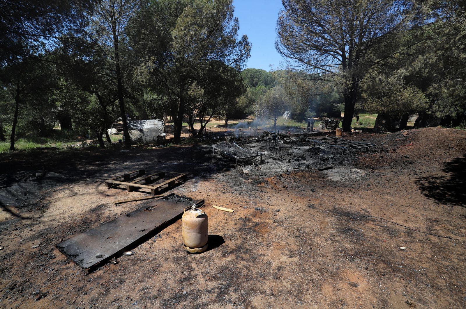 Imágenes del incendio de chabolas en Lucena del Puerto