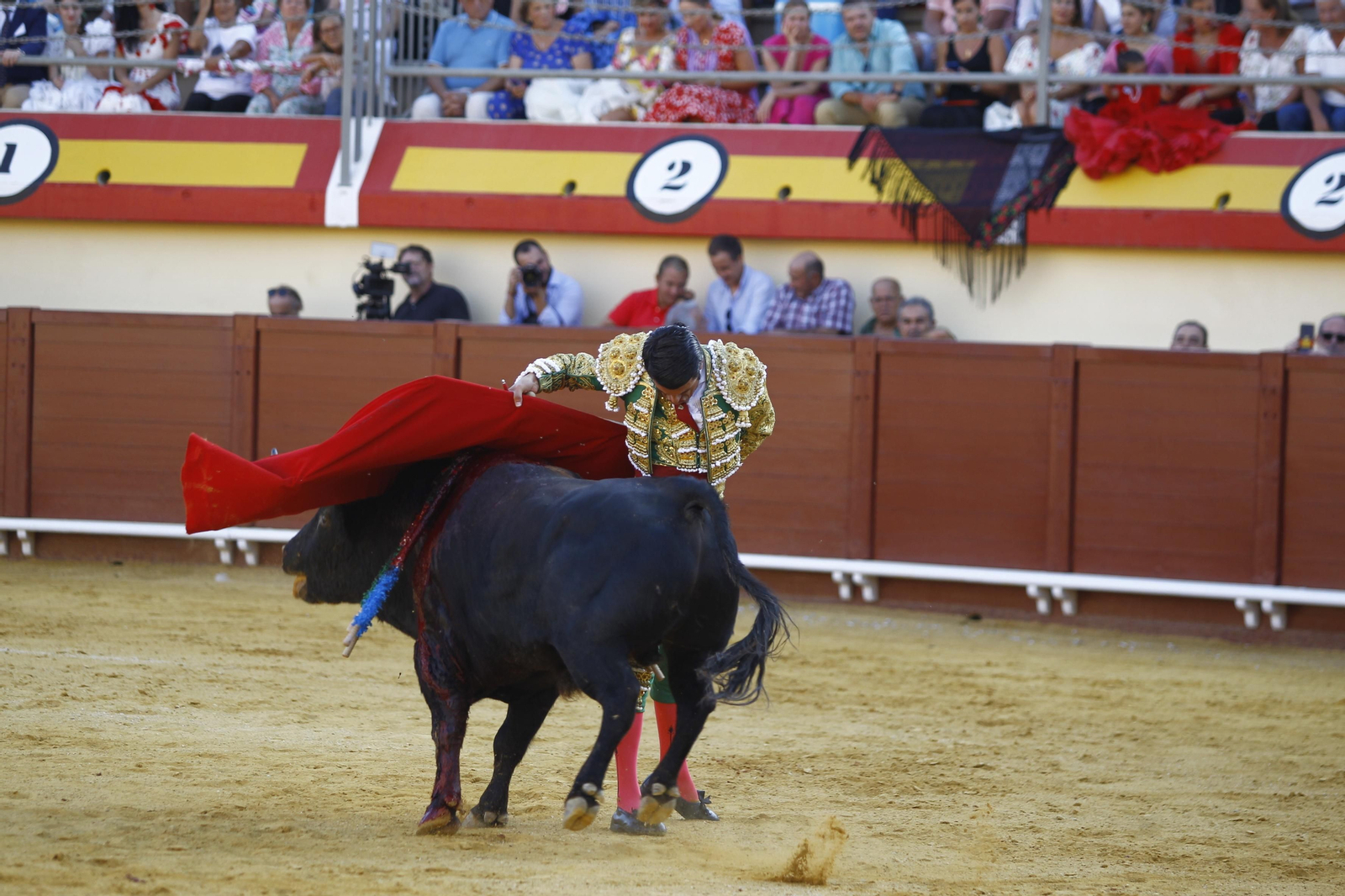 Imágenes de la corrida de toros de la Feria de Vera, con Morante de la Puebla, Emilio de Justo y Pablo Aguado