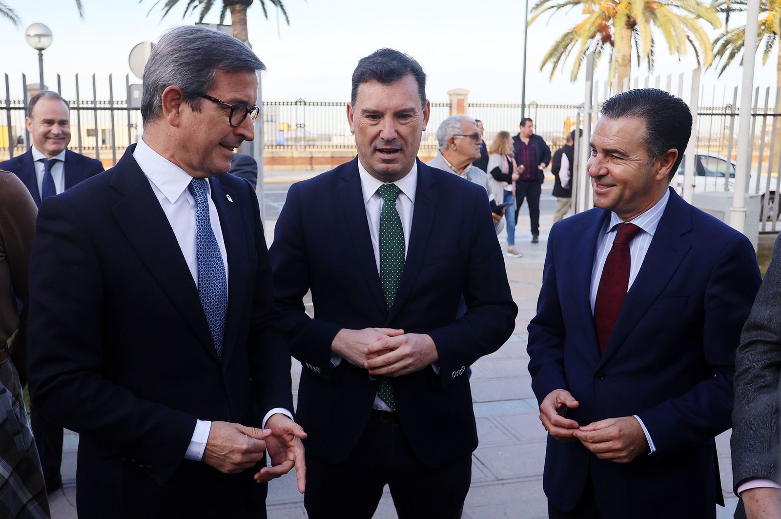 Imágenes de la recepción de los invitados al desayuno-coloquio con Jorge Paradela en el Foro Joly Andalucía