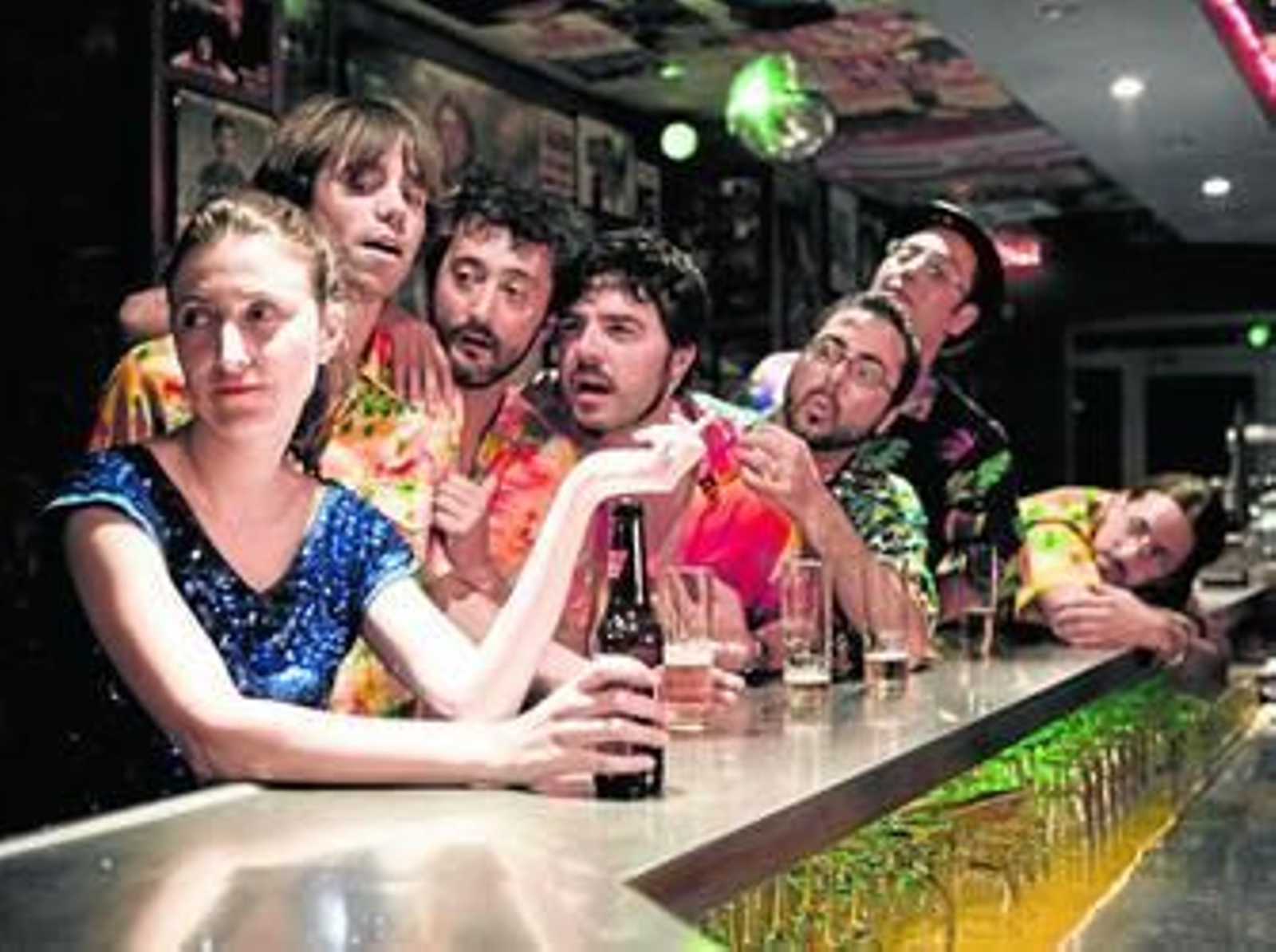 La banda granadina Los Portazos se viste de gala para su concierto de esta noche.