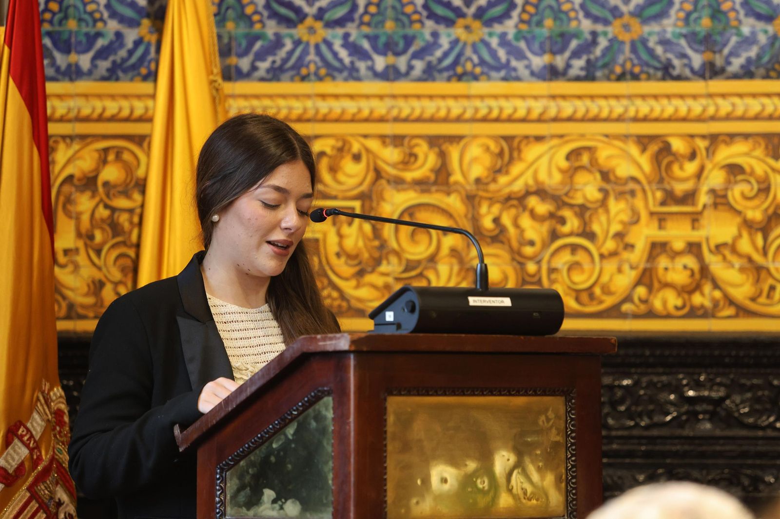 Fotos de la imposición de la insignia de la ciudad de Algeciras a Palma Briales de León