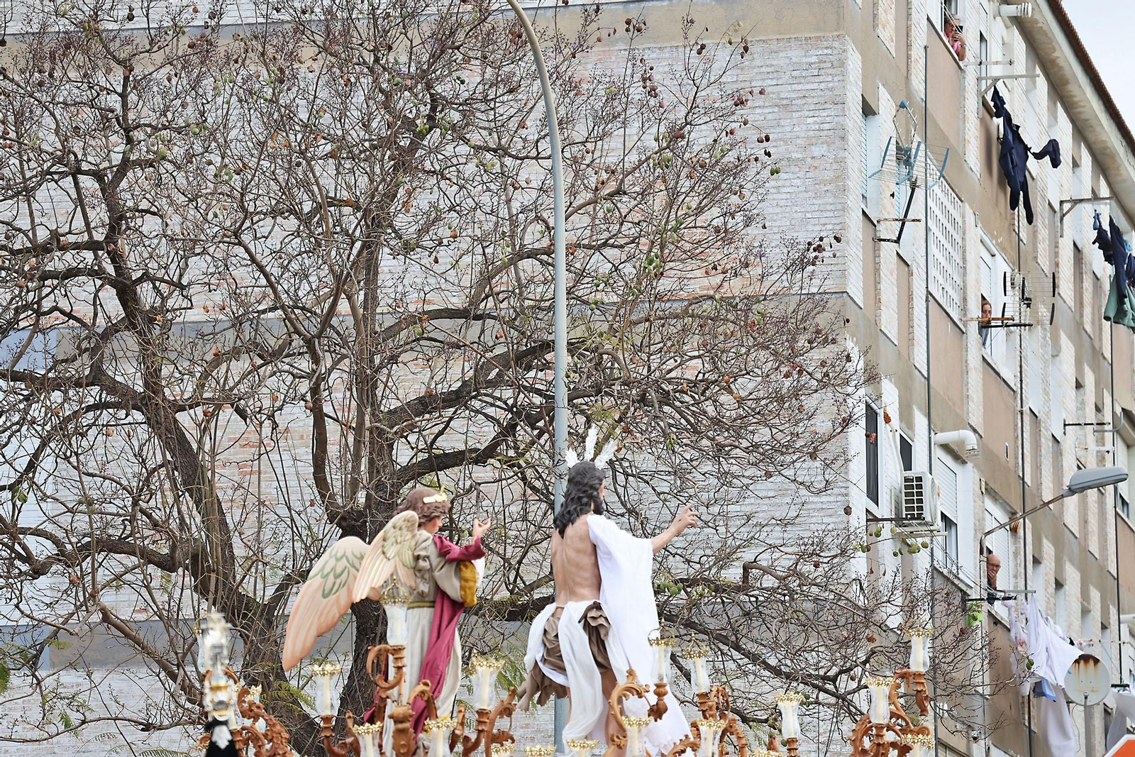 Imágenes de El Resucitado por el barrio de La Hispanidad