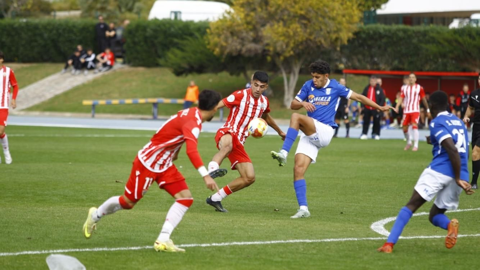 Juan Asirón, en una acción de la segunda parte.