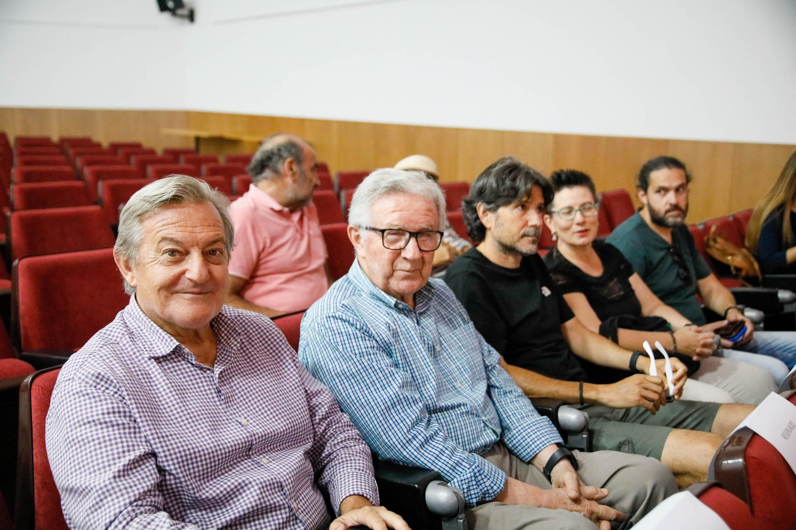 Imágenes de la presentación del documental "Almagrera, un sueño minero" en la biblioteca Villaespesa de Almería