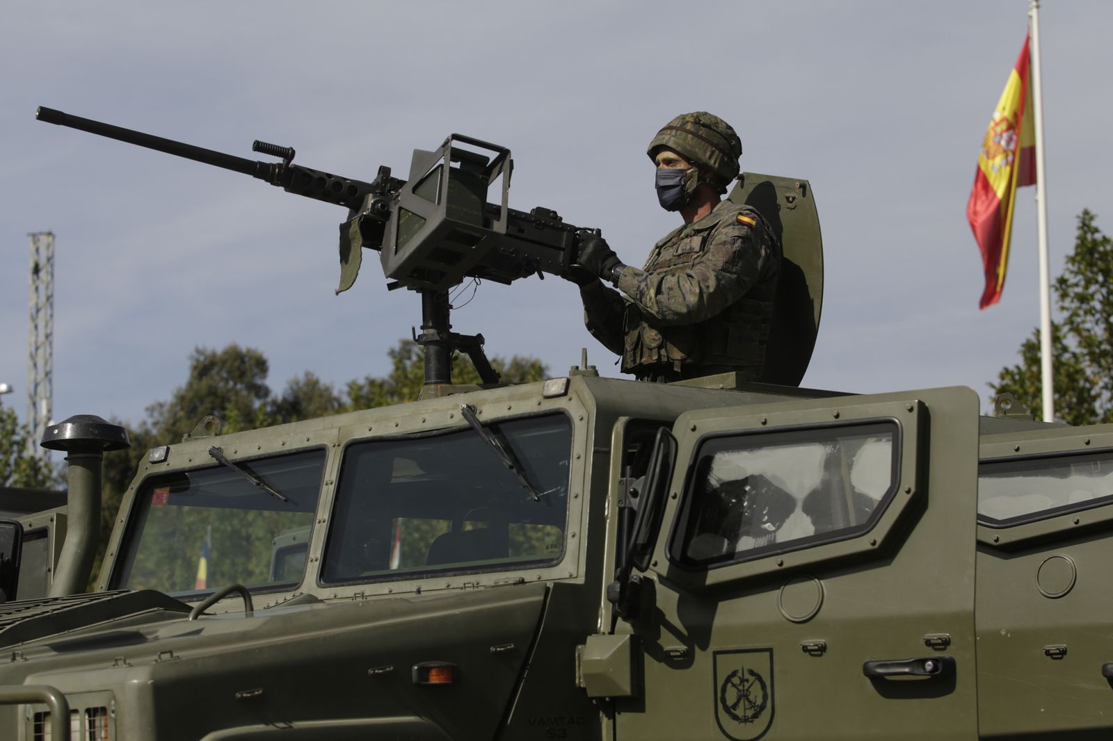 Fotos de la visita de Juanma Moreno a la Legión en Ronda