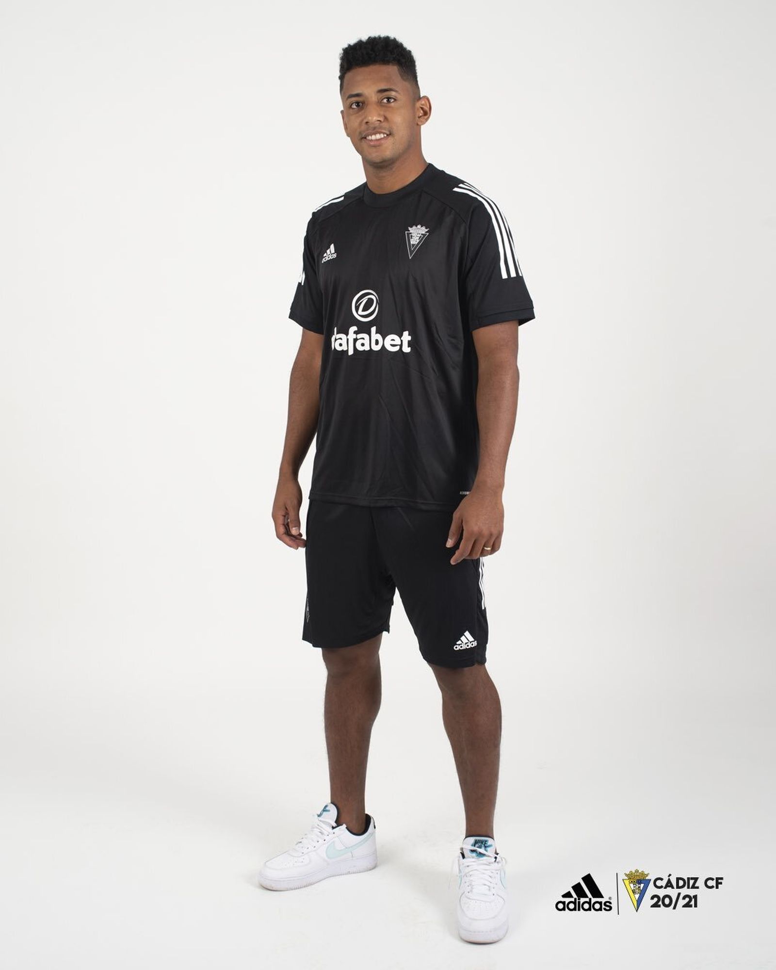 Líneas de entrenamiento y paseo para técnicos y jugadores.